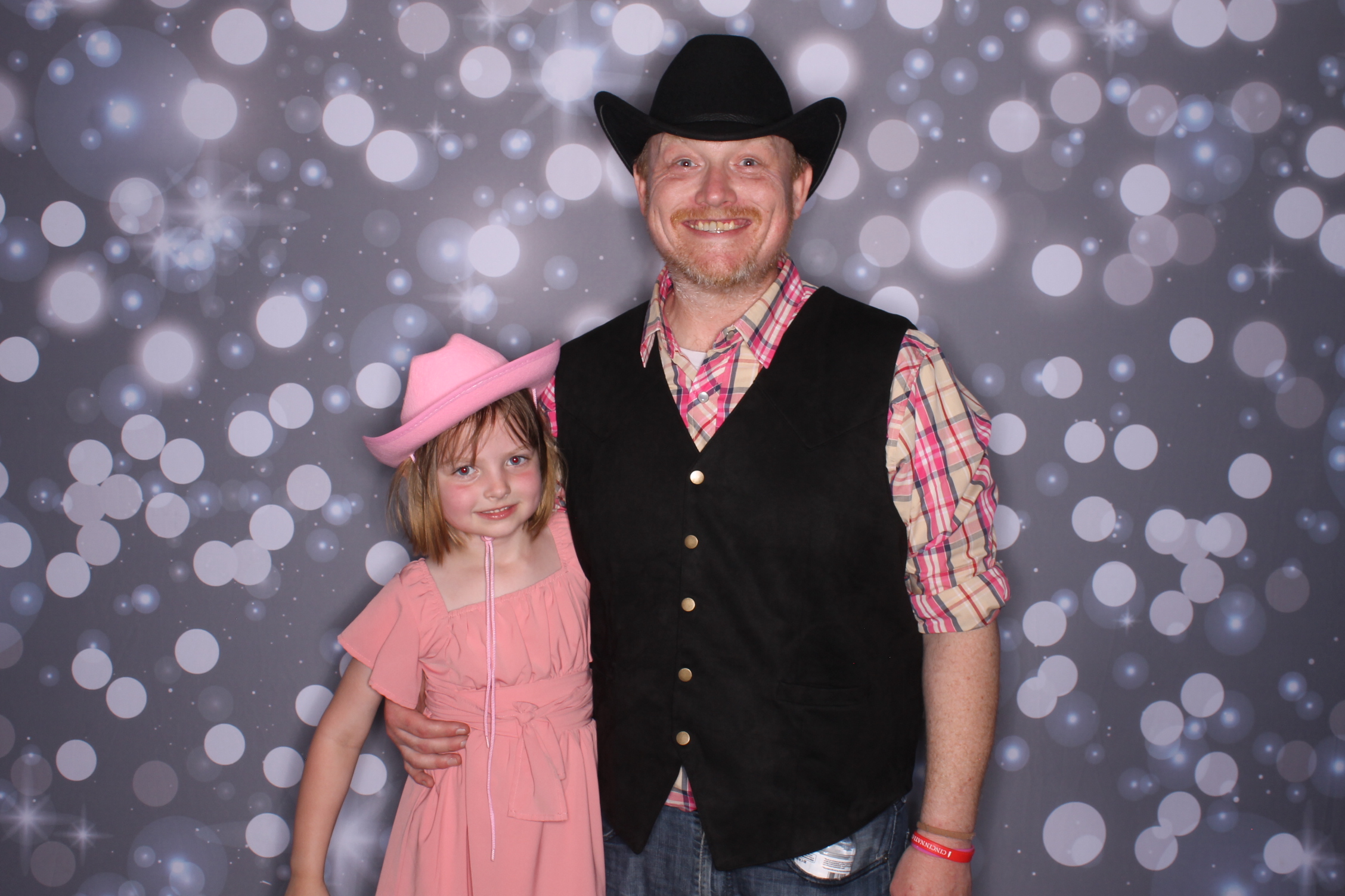 Father Daughter Cupcake Prom | View more photos from the event at gallery.photoboothcincy.com/u/PhotoBoothCincy/Father-Daughter-Cupcake-Prom-2