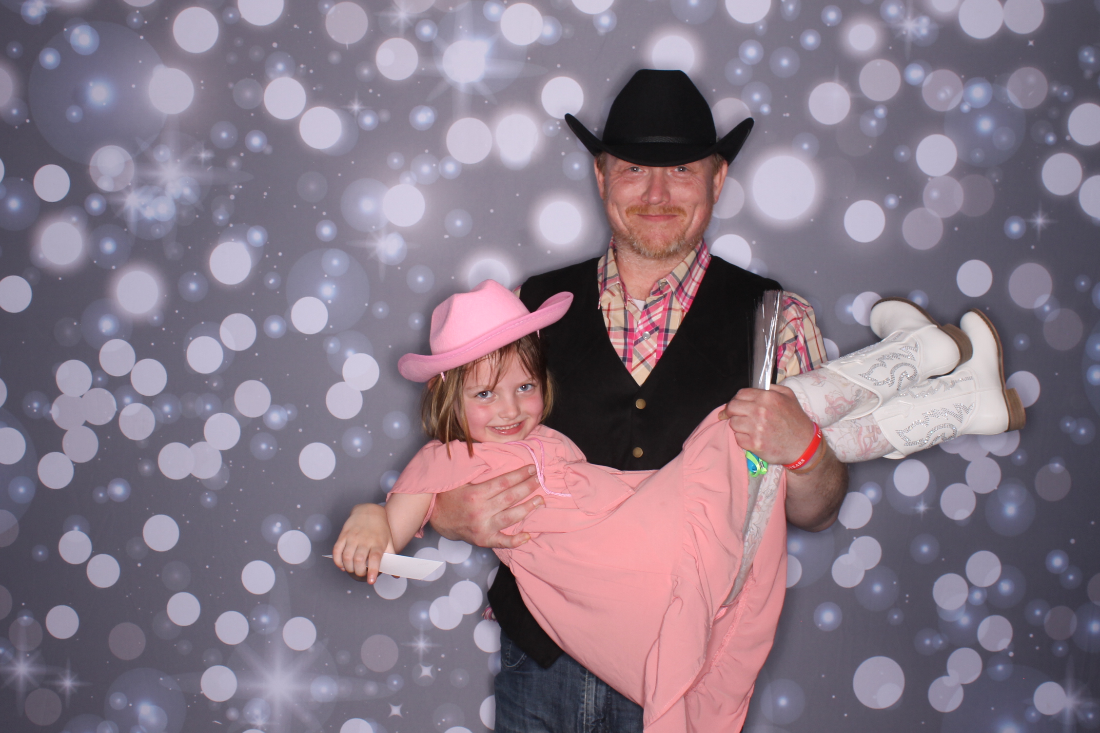 Father Daughter Cupcake Prom | View more photos from the event at gallery.photoboothcincy.com/u/PhotoBoothCincy/Father-Daughter-Cupcake-Prom-2