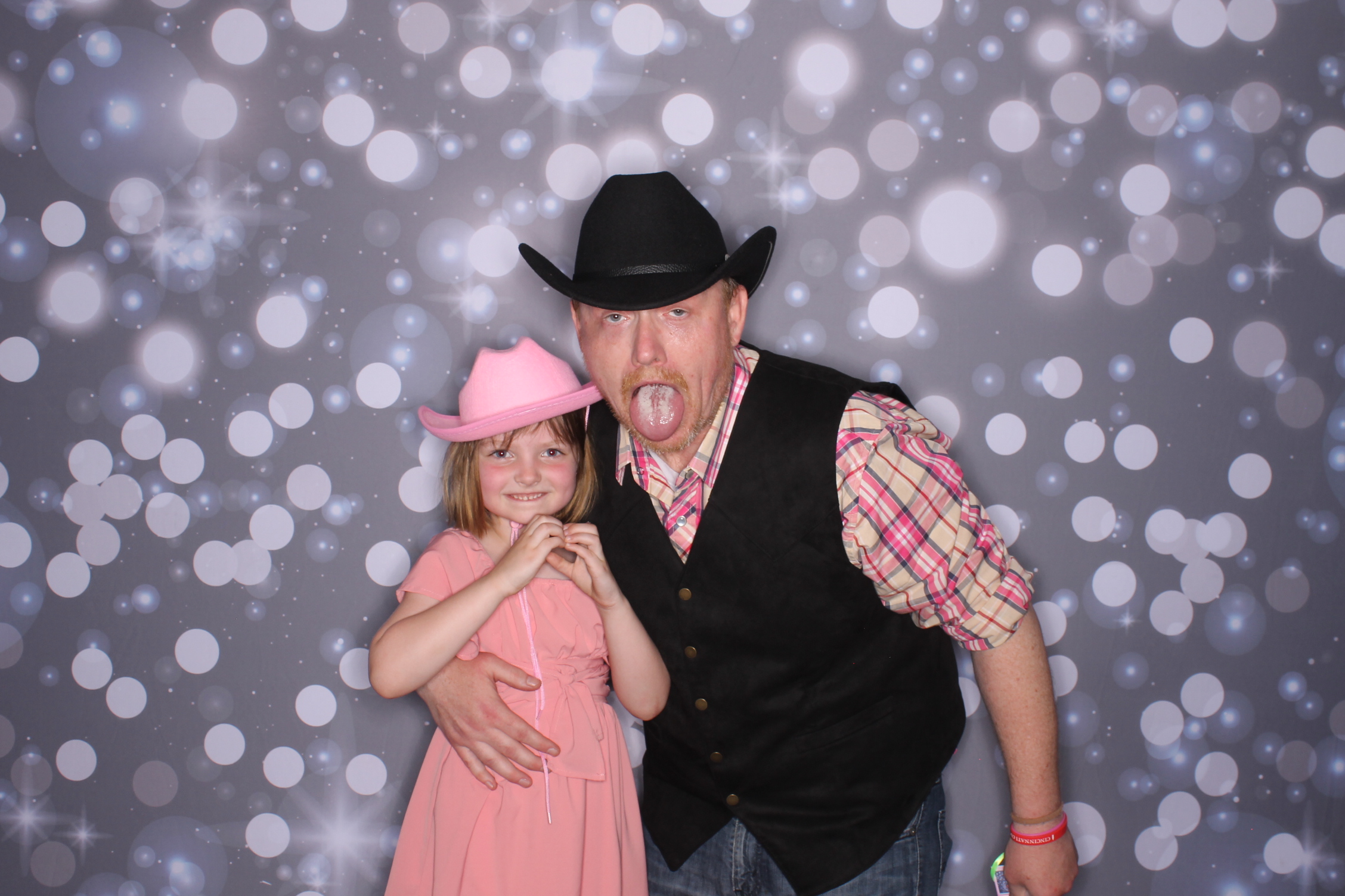 Father Daughter Cupcake Prom | View more photos from the event at gallery.photoboothcincy.com/u/PhotoBoothCincy/Father-Daughter-Cupcake-Prom-2