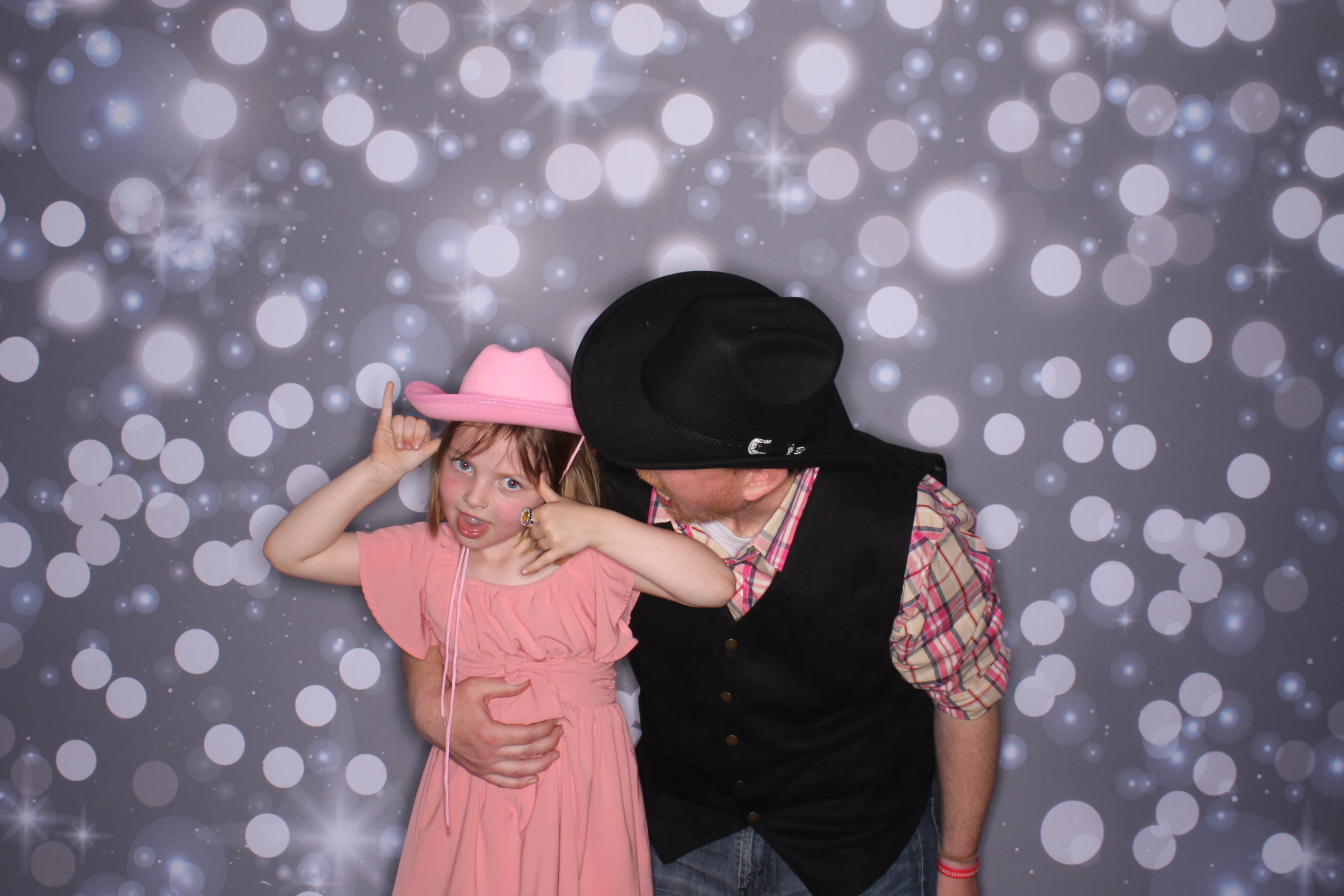 Father Daughter Cupcake Prom | View more photos from the event at gallery.photoboothcincy.com/u/PhotoBoothCincy/Father-Daughter-Cupcake-Prom-2