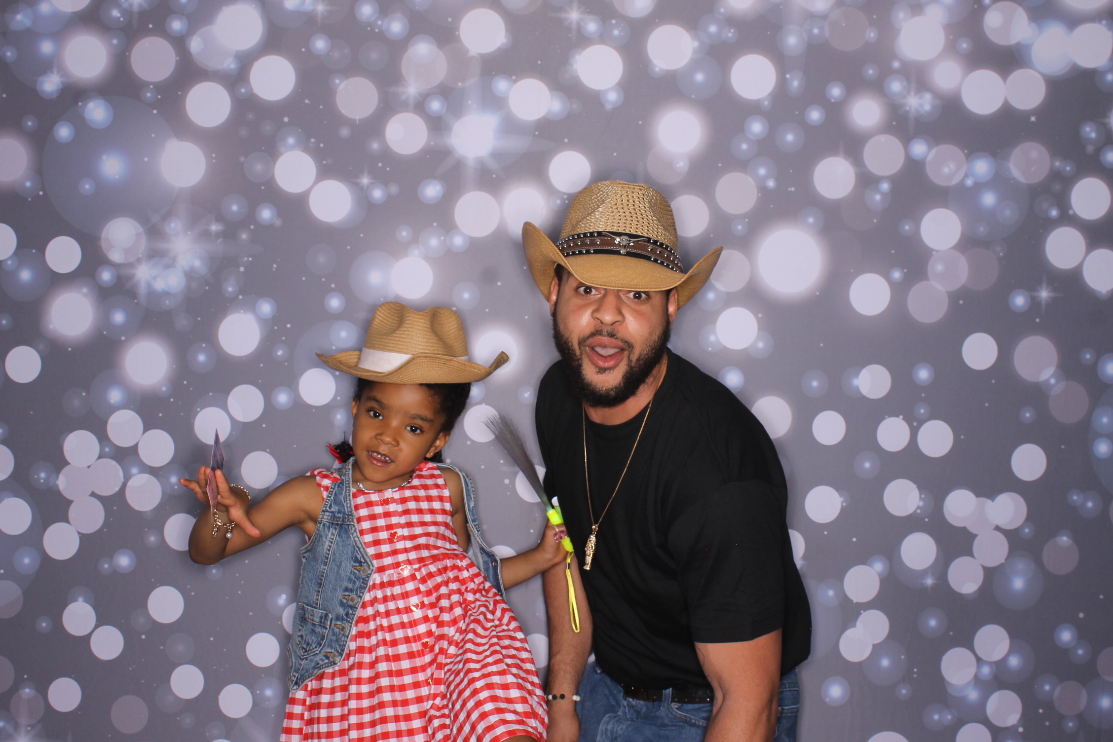 Father Daughter Cupcake Prom | View more photos from the event at gallery.photoboothcincy.com/u/PhotoBoothCincy/Father-Daughter-Cupcake-Prom-2