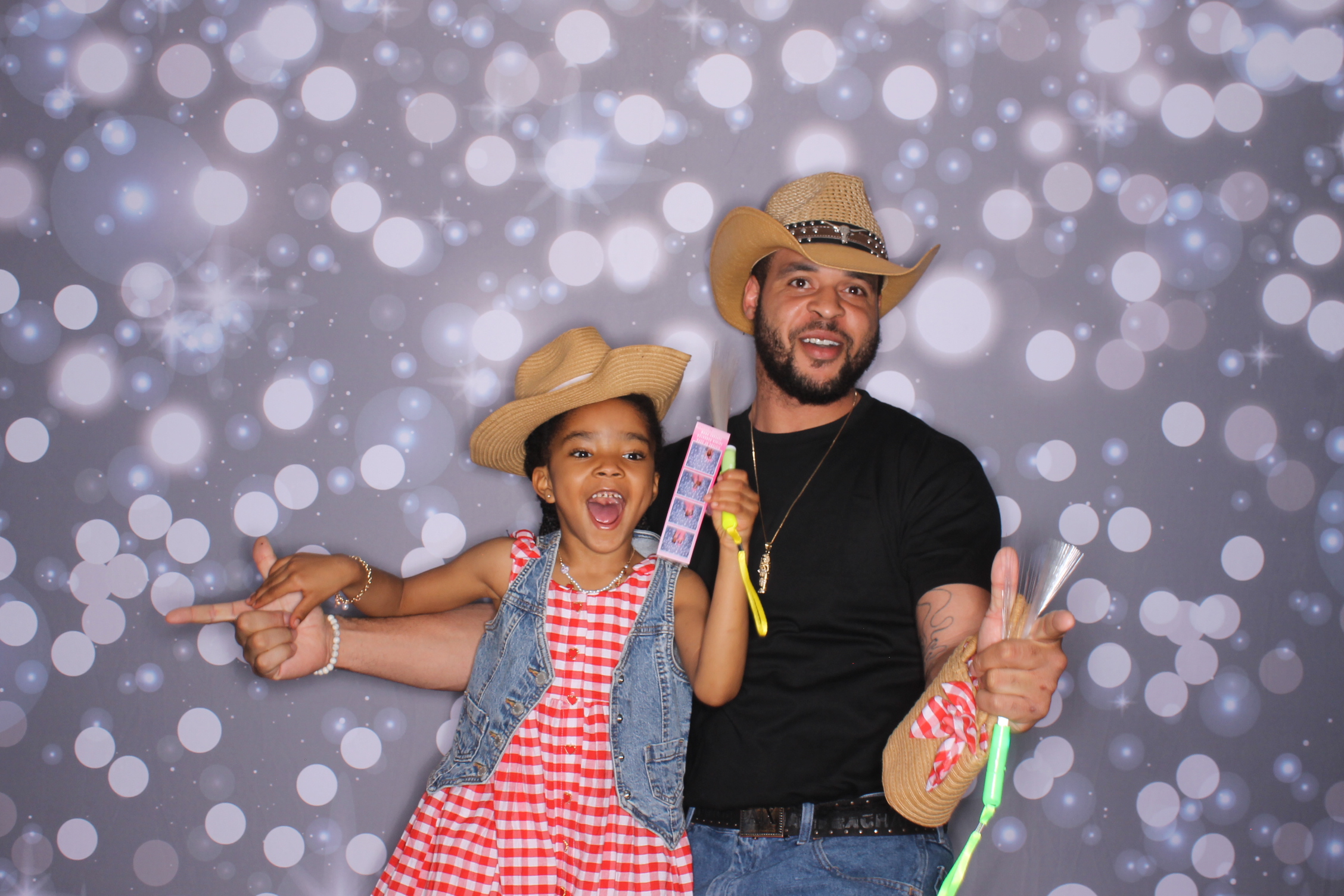 Father Daughter Cupcake Prom | View more photos from the event at gallery.photoboothcincy.com/u/PhotoBoothCincy/Father-Daughter-Cupcake-Prom-2