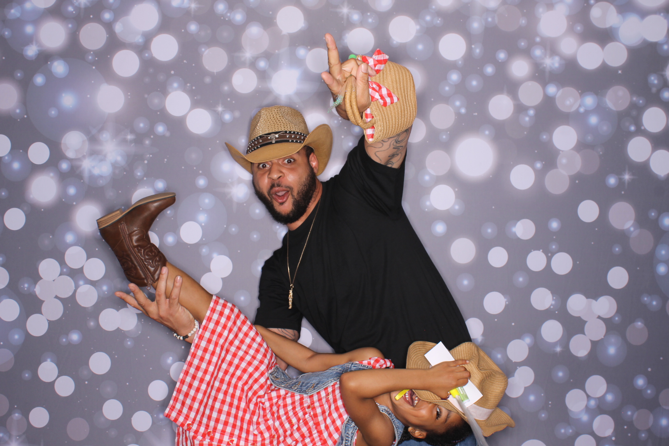 Father Daughter Cupcake Prom | View more photos from the event at gallery.photoboothcincy.com/u/PhotoBoothCincy/Father-Daughter-Cupcake-Prom-2