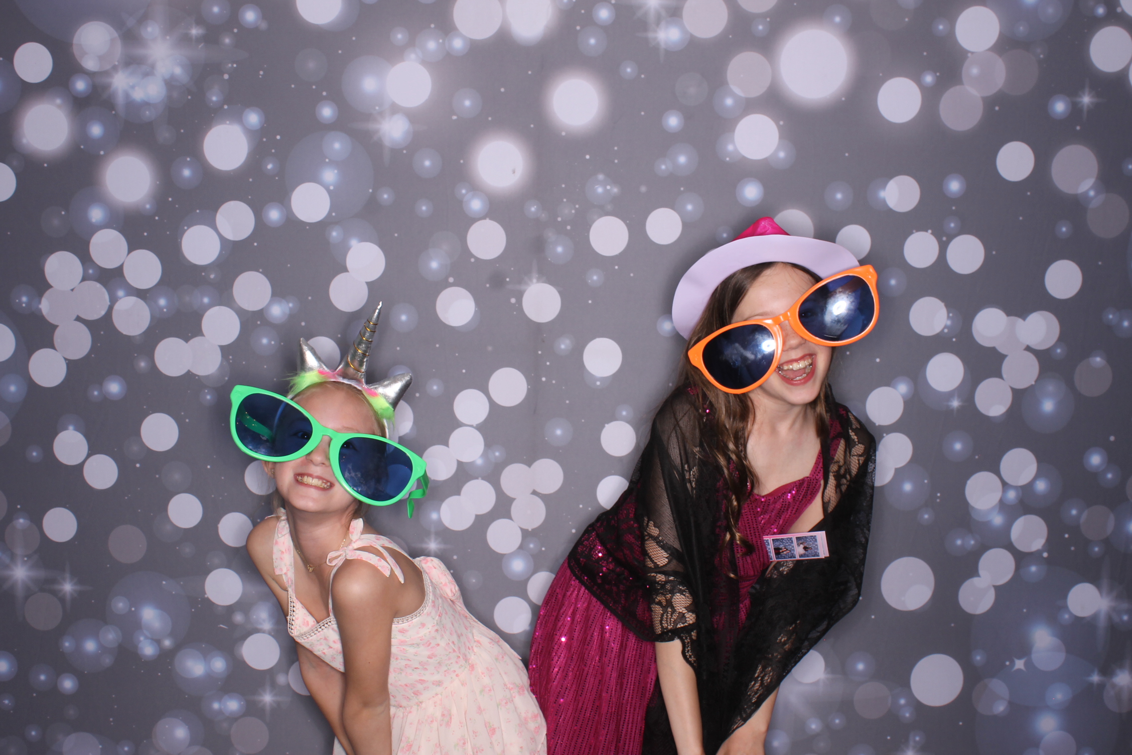 Father Daughter Cupcake Prom | View more photos from the event at gallery.photoboothcincy.com/u/PhotoBoothCincy/Father-Daughter-Cupcake-Prom-2