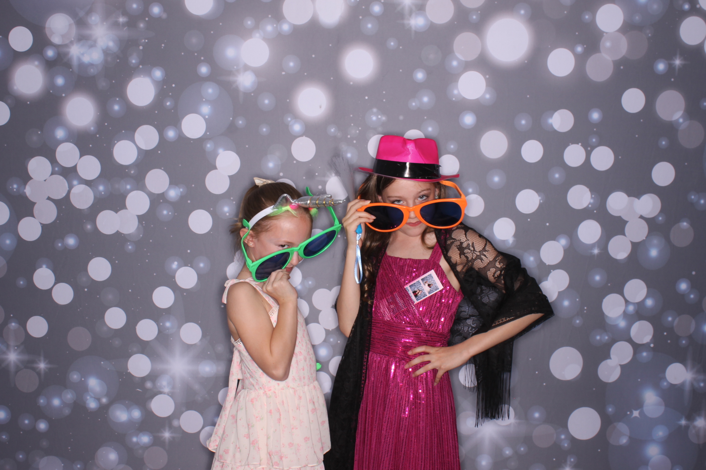 Father Daughter Cupcake Prom | View more photos from the event at gallery.photoboothcincy.com/u/PhotoBoothCincy/Father-Daughter-Cupcake-Prom-2