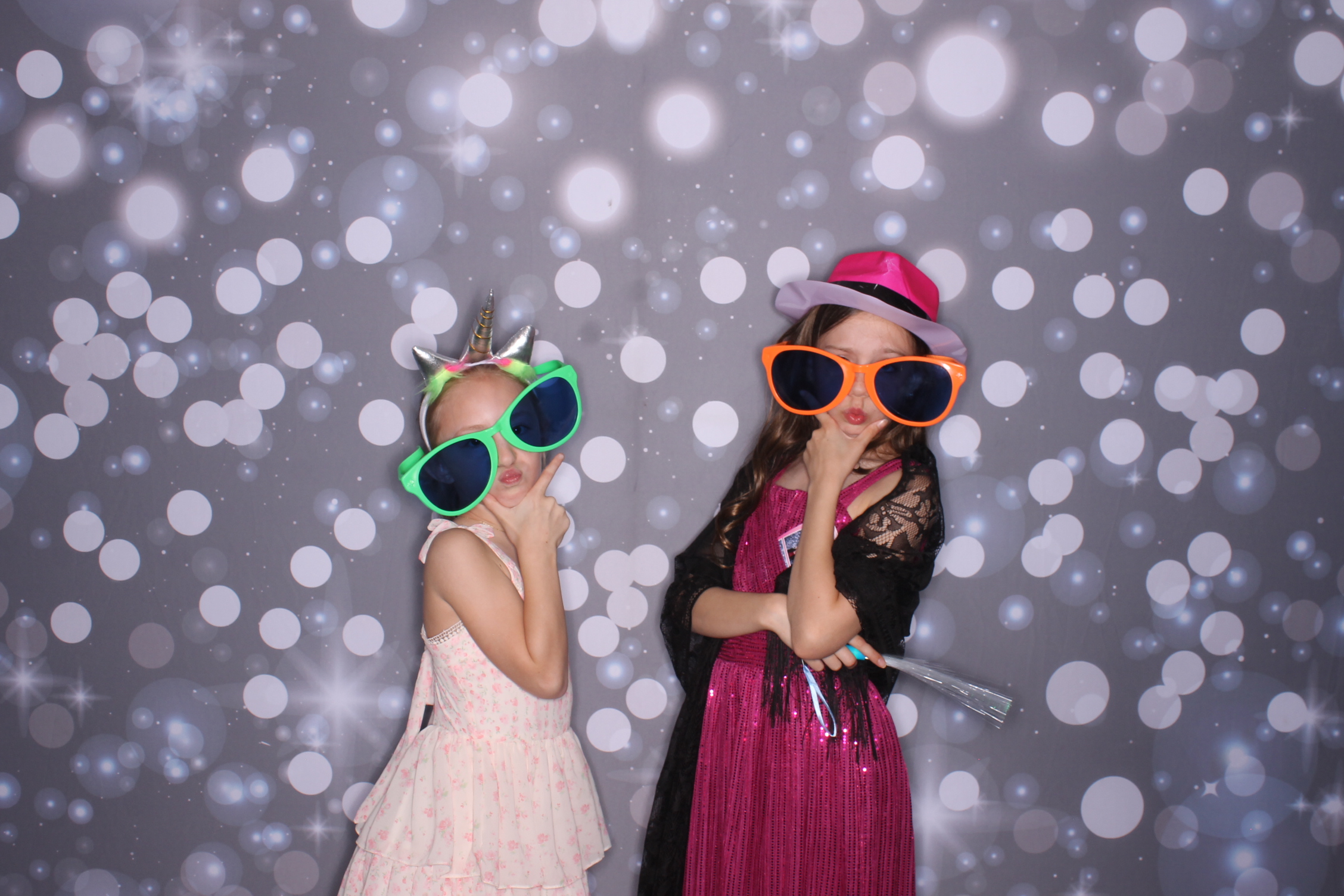 Father Daughter Cupcake Prom | View more photos from the event at gallery.photoboothcincy.com/u/PhotoBoothCincy/Father-Daughter-Cupcake-Prom-2