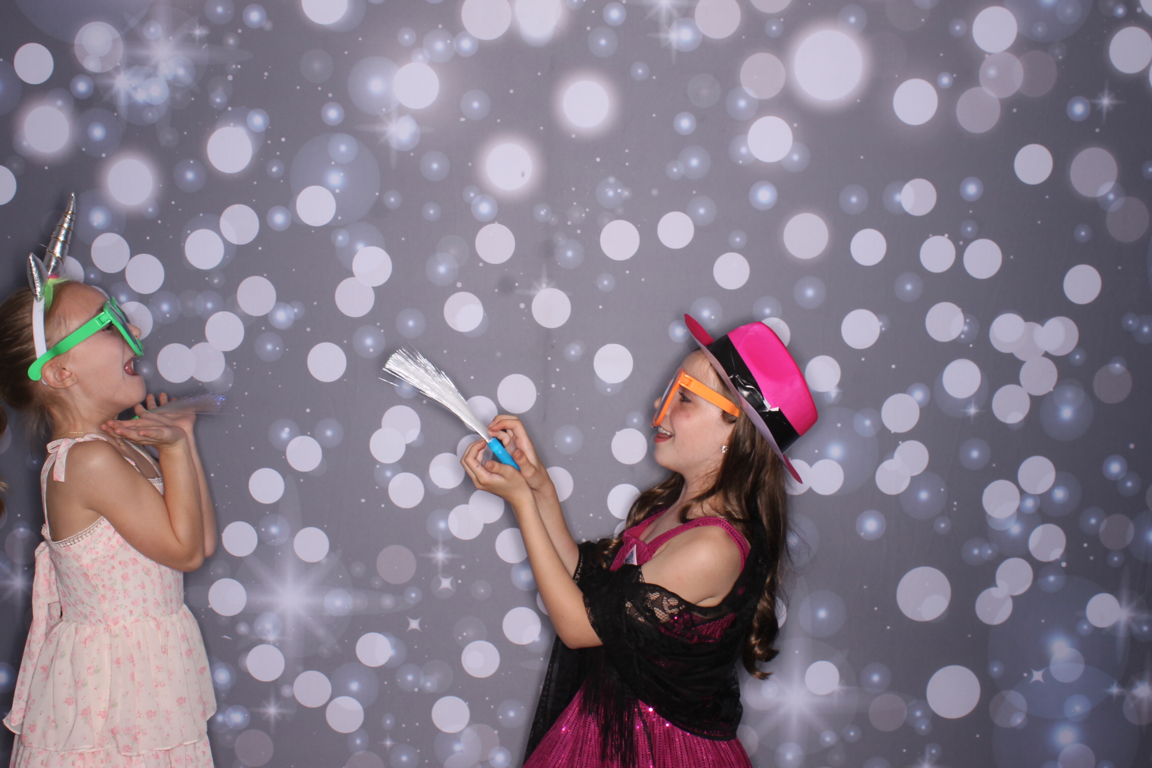 Father Daughter Cupcake Prom | View more photos from the event at gallery.photoboothcincy.com/u/PhotoBoothCincy/Father-Daughter-Cupcake-Prom-2