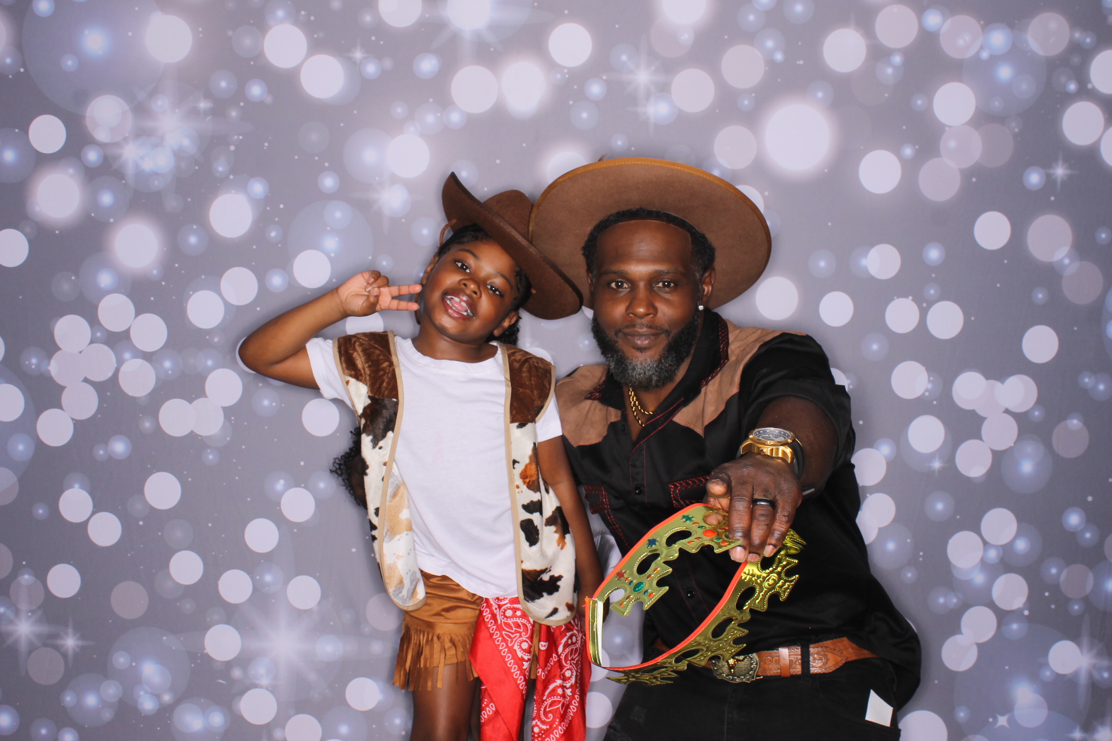 Father Daughter Cupcake Prom | View more photos from the event at gallery.photoboothcincy.com/u/PhotoBoothCincy/Father-Daughter-Cupcake-Prom-2