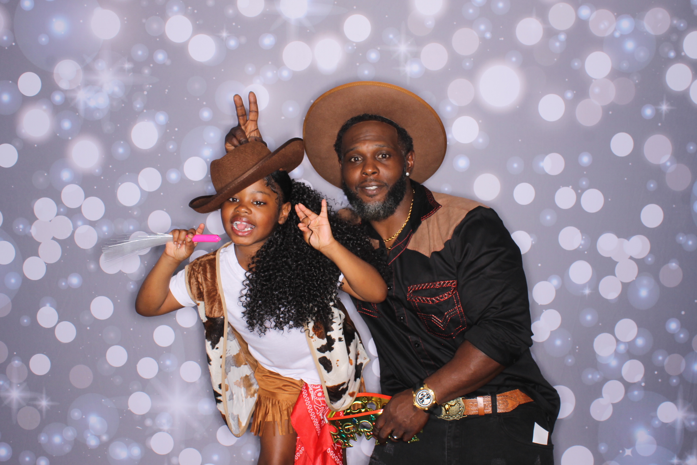 Father Daughter Cupcake Prom | View more photos from the event at gallery.photoboothcincy.com/u/PhotoBoothCincy/Father-Daughter-Cupcake-Prom-2