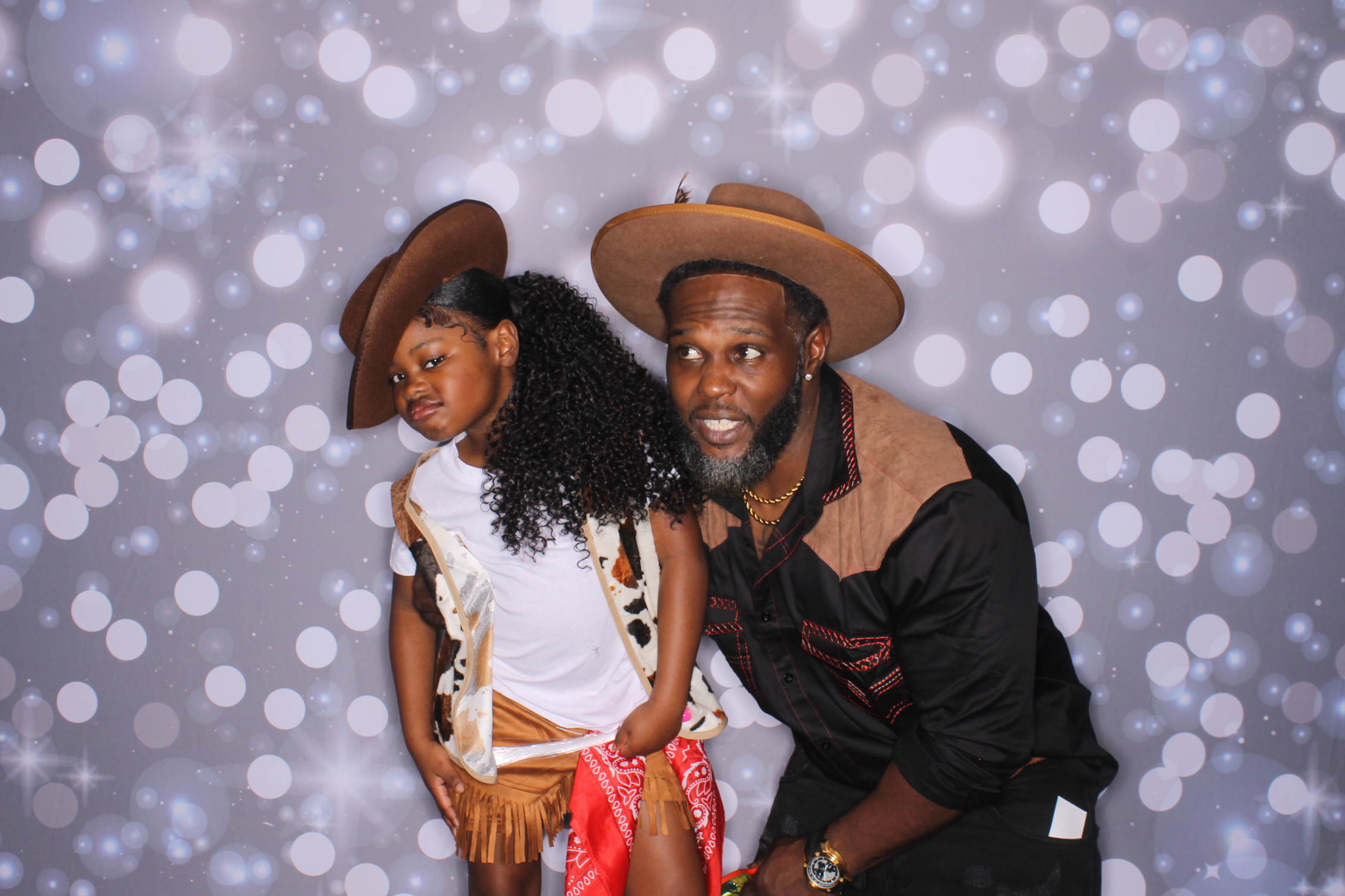 Father Daughter Cupcake Prom | View more photos from the event at gallery.photoboothcincy.com/u/PhotoBoothCincy/Father-Daughter-Cupcake-Prom-2