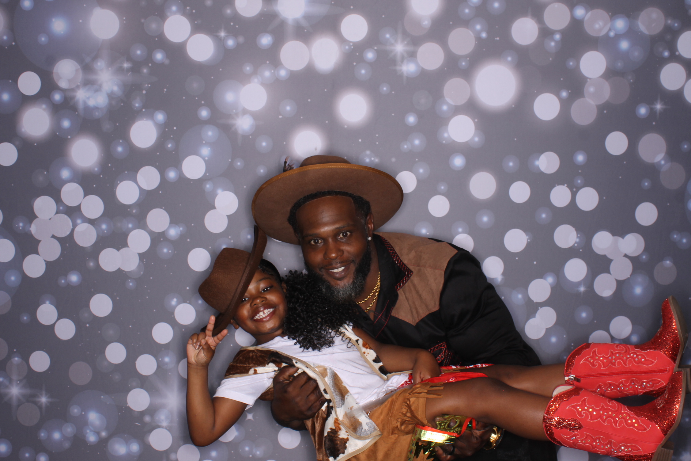 Father Daughter Cupcake Prom | View more photos from the event at gallery.photoboothcincy.com/u/PhotoBoothCincy/Father-Daughter-Cupcake-Prom-2