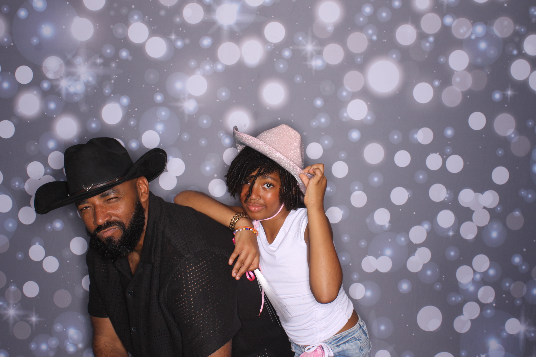 Father Daughter Cupcake Prom | View more photos from the event at gallery.photoboothcincy.com/u/PhotoBoothCincy/Father-Daughter-Cupcake-Prom-2