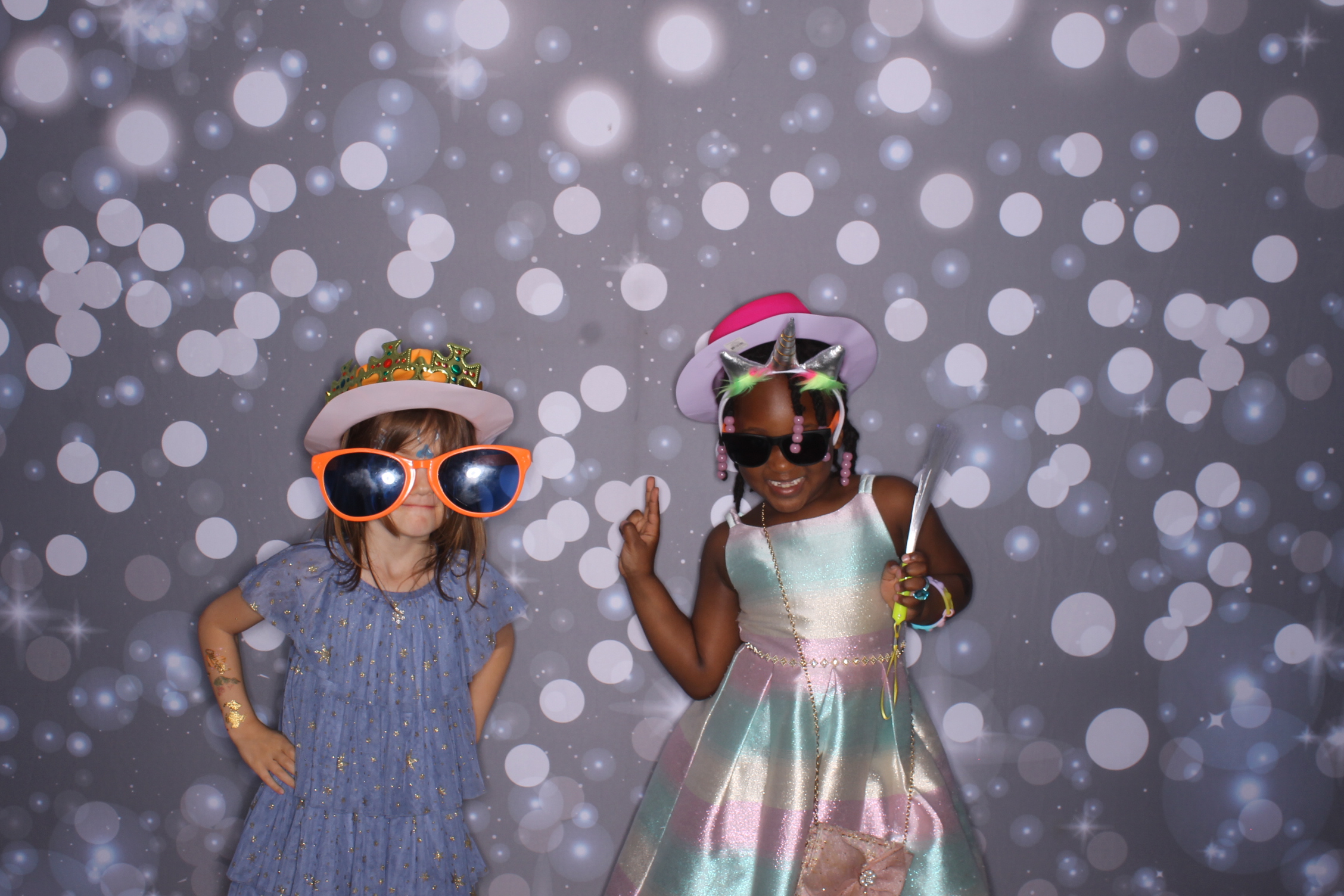 Father Daughter Cupcake Prom | View more photos from the event at gallery.photoboothcincy.com/u/PhotoBoothCincy/Father-Daughter-Cupcake-Prom-2