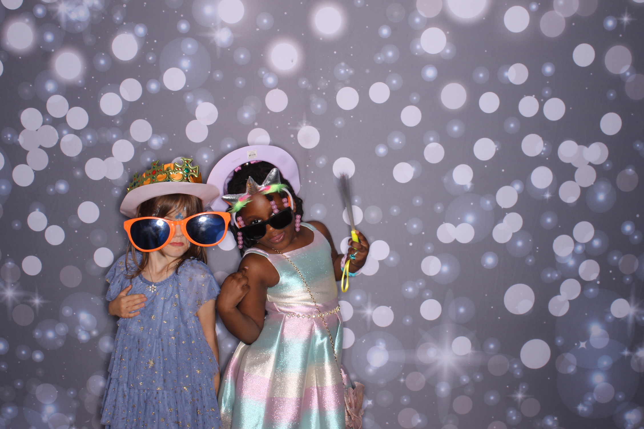 Father Daughter Cupcake Prom | View more photos from the event at gallery.photoboothcincy.com/u/PhotoBoothCincy/Father-Daughter-Cupcake-Prom-2