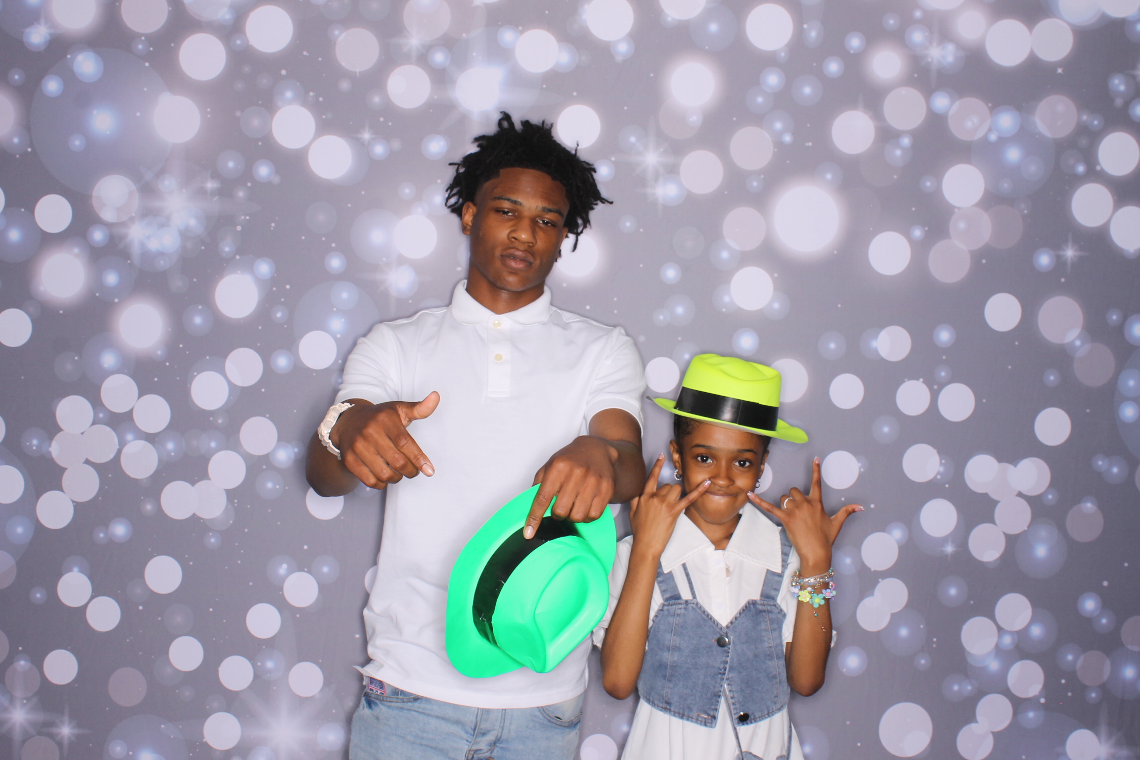 Father Daughter Cupcake Prom | View more photos from the event at gallery.photoboothcincy.com/u/PhotoBoothCincy/Father-Daughter-Cupcake-Prom-2