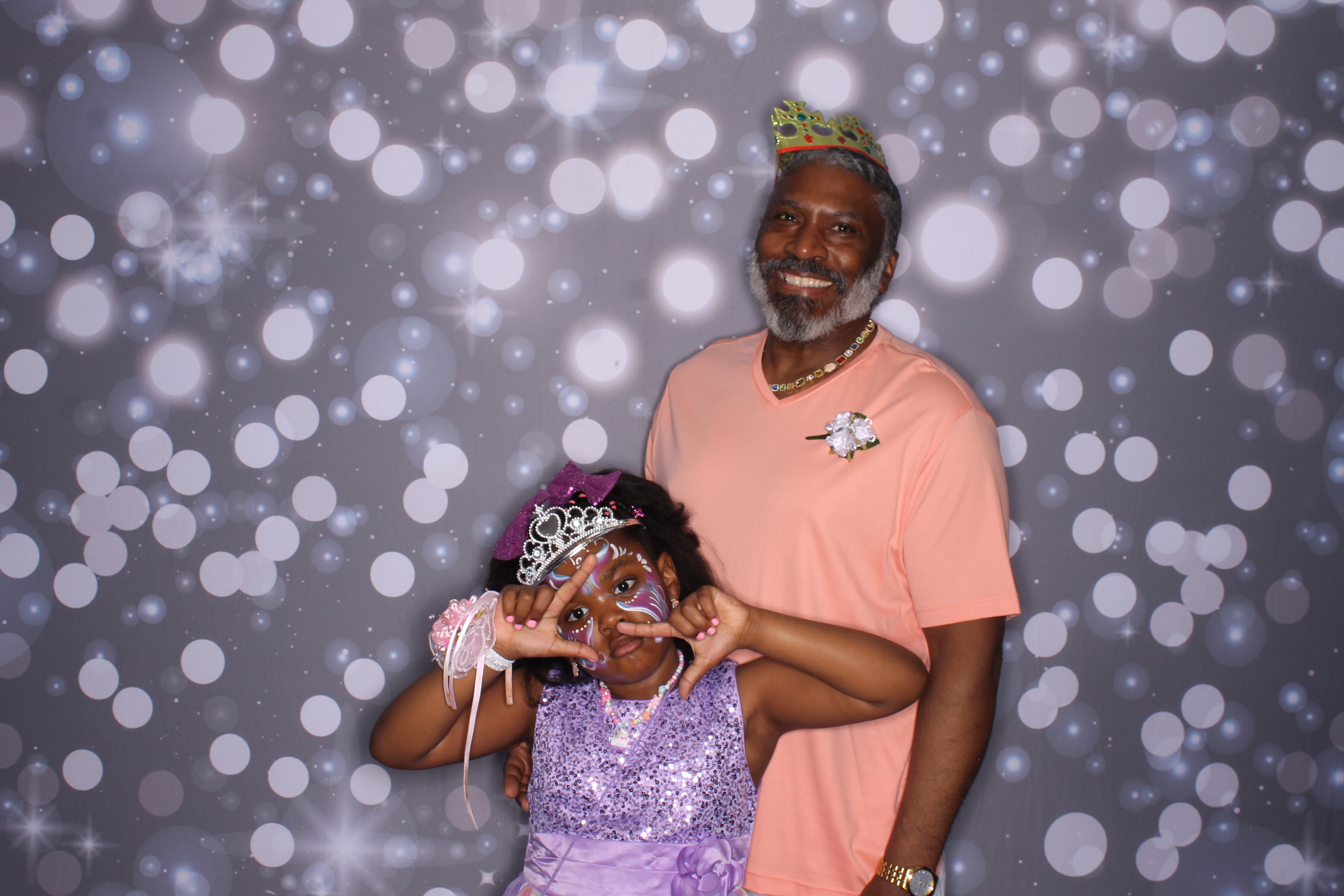 Father Daughter Cupcake Prom | View more photos from the event at gallery.photoboothcincy.com/u/PhotoBoothCincy/Father-Daughter-Cupcake-Prom-2