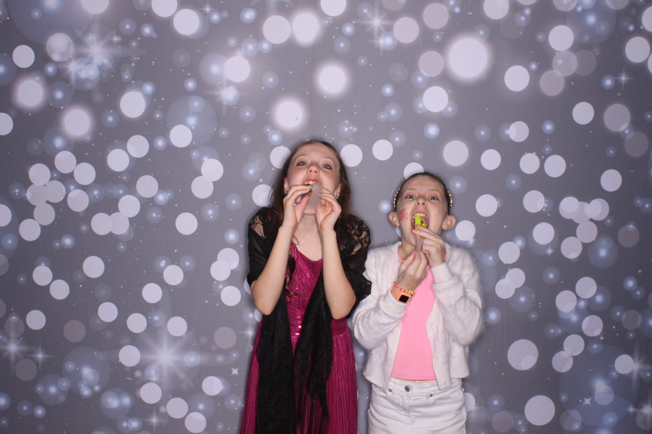 Father Daughter Cupcake Prom | View more photos from the event at gallery.photoboothcincy.com/u/PhotoBoothCincy/Father-Daughter-Cupcake-Prom-2