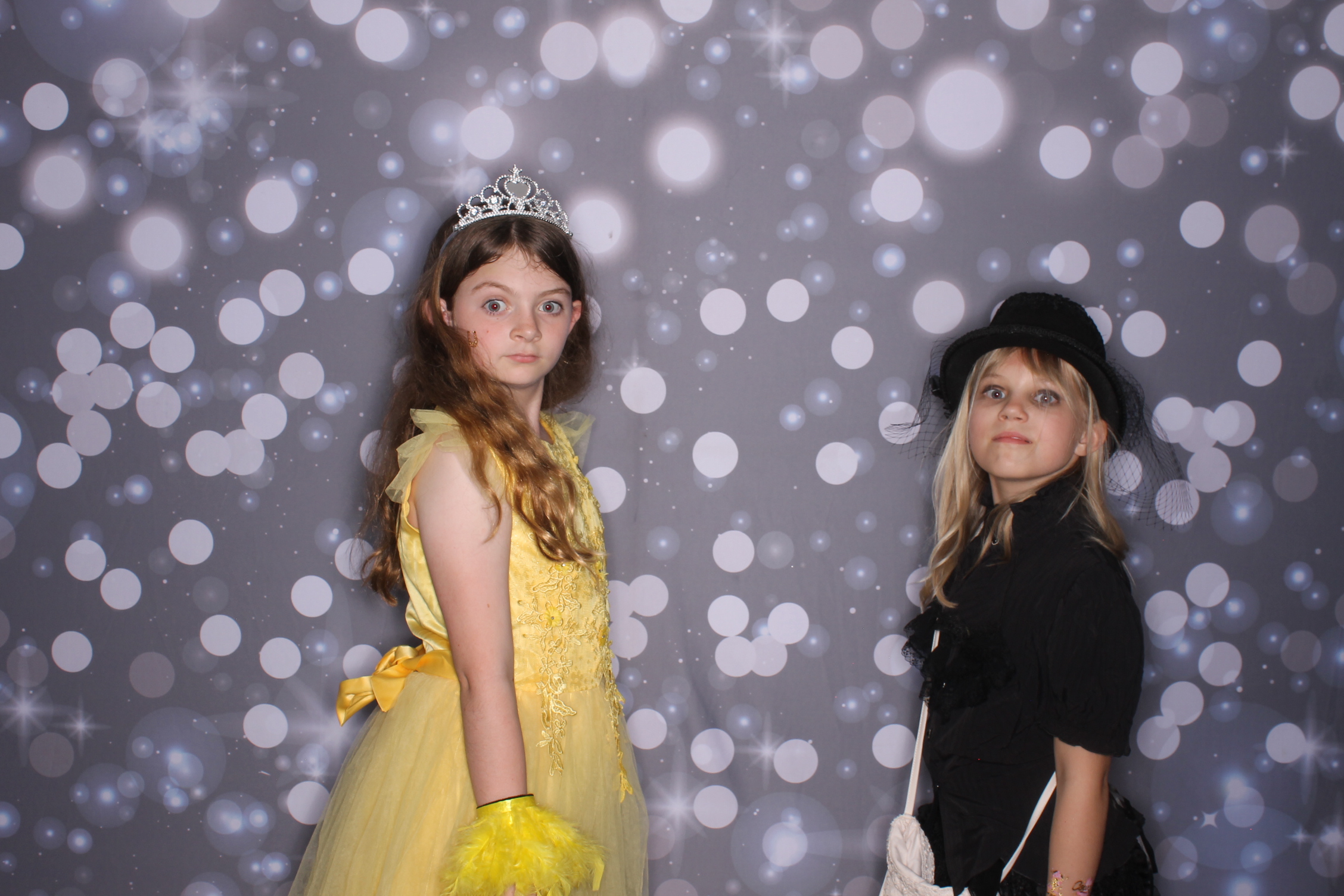 Father Daughter Cupcake Prom | View more photos from the event at gallery.photoboothcincy.com/u/PhotoBoothCincy/Father-Daughter-Cupcake-Prom-2