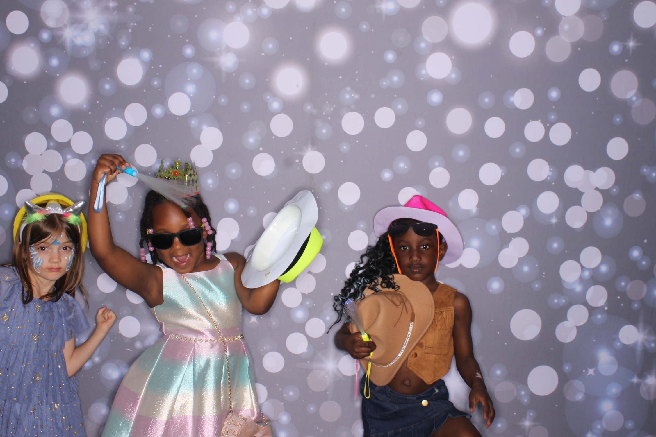 Father Daughter Cupcake Prom | View more photos from the event at gallery.photoboothcincy.com/u/PhotoBoothCincy/Father-Daughter-Cupcake-Prom-2