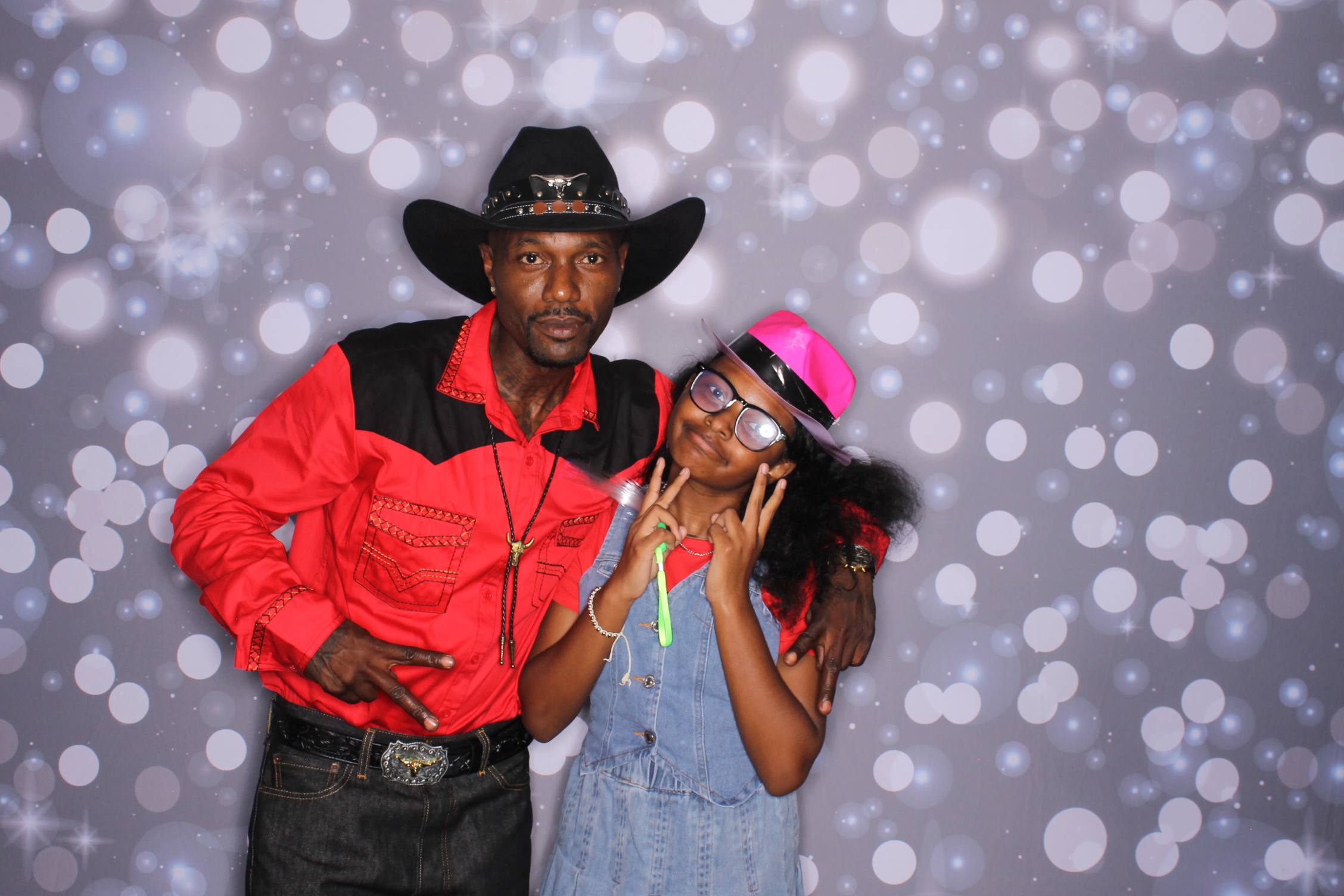 Father Daughter Cupcake Prom | View more photos from the event at gallery.photoboothcincy.com/u/PhotoBoothCincy/Father-Daughter-Cupcake-Prom-2