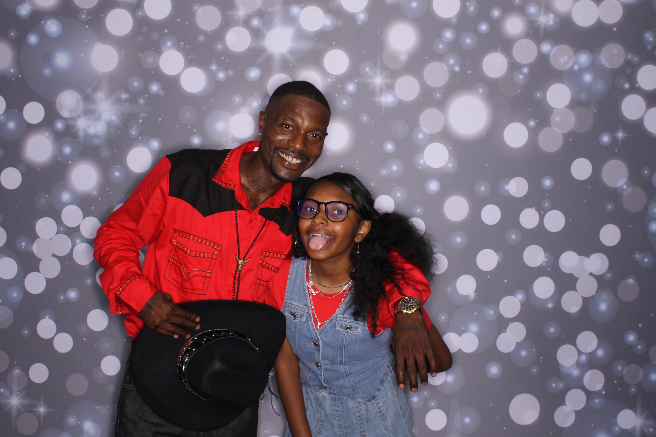 Father Daughter Cupcake Prom | View more photos from the event at gallery.photoboothcincy.com/u/PhotoBoothCincy/Father-Daughter-Cupcake-Prom-2