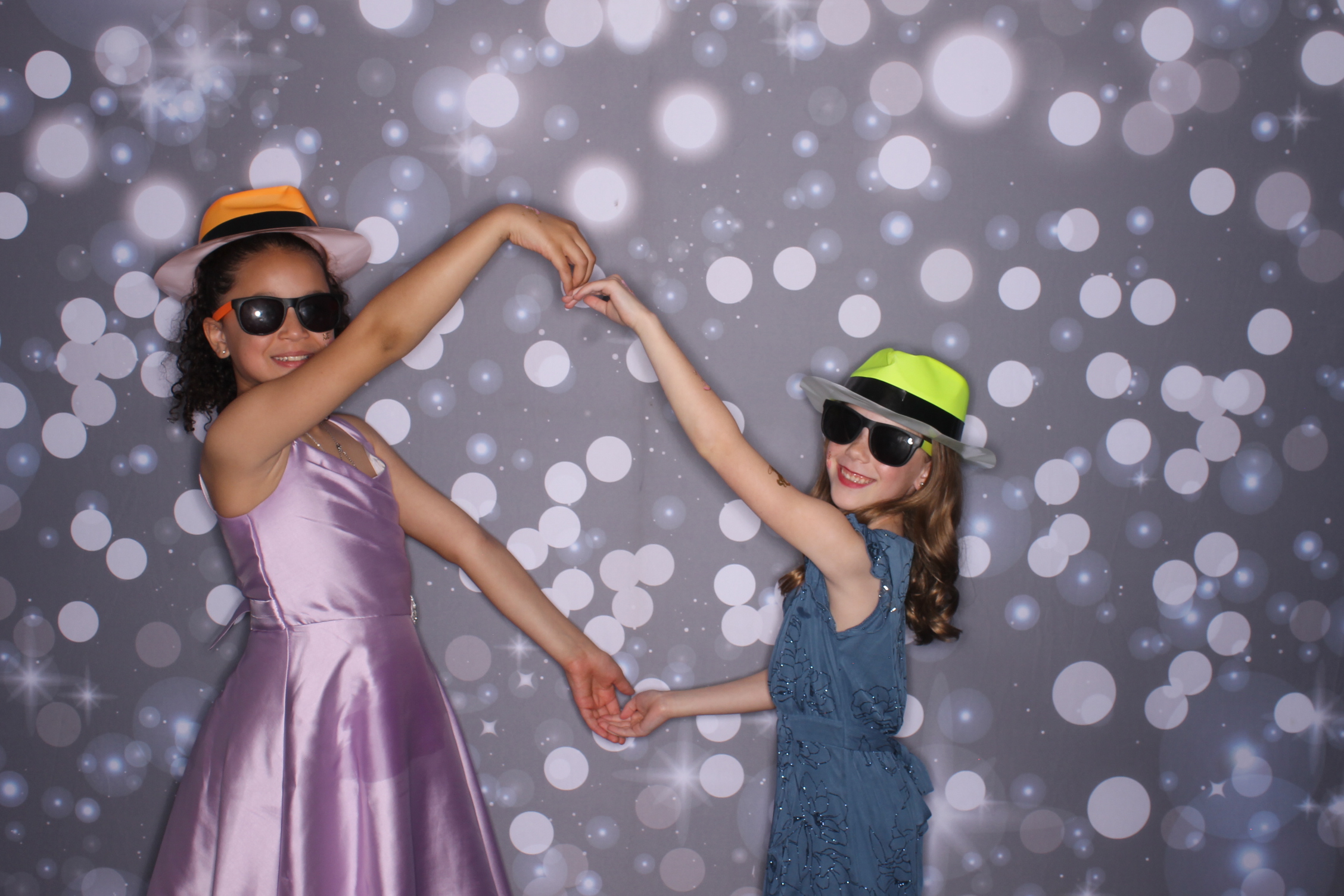Father Daughter Cupcake Prom | View more photos from the event at gallery.photoboothcincy.com/u/PhotoBoothCincy/Father-Daughter-Cupcake-Prom-2