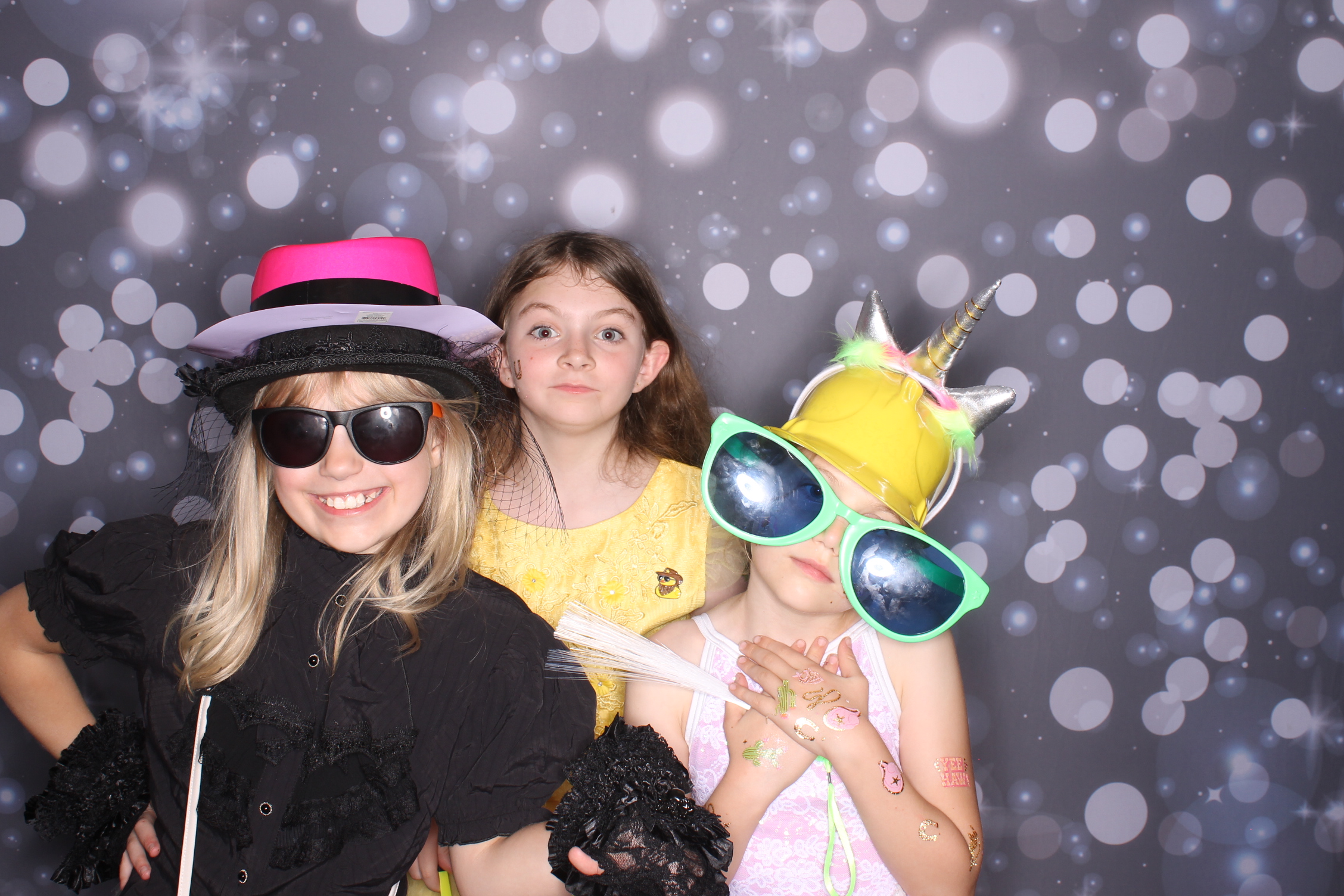 Father Daughter Cupcake Prom | View more photos from the event at gallery.photoboothcincy.com/u/PhotoBoothCincy/Father-Daughter-Cupcake-Prom-2