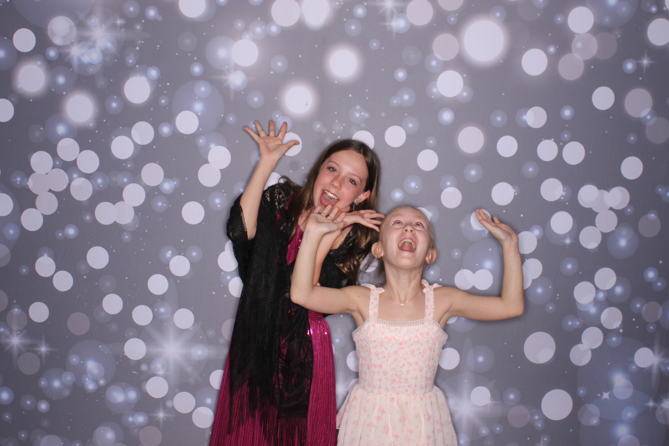 Father Daughter Cupcake Prom | View more photos from the event at gallery.photoboothcincy.com/u/PhotoBoothCincy/Father-Daughter-Cupcake-Prom-2