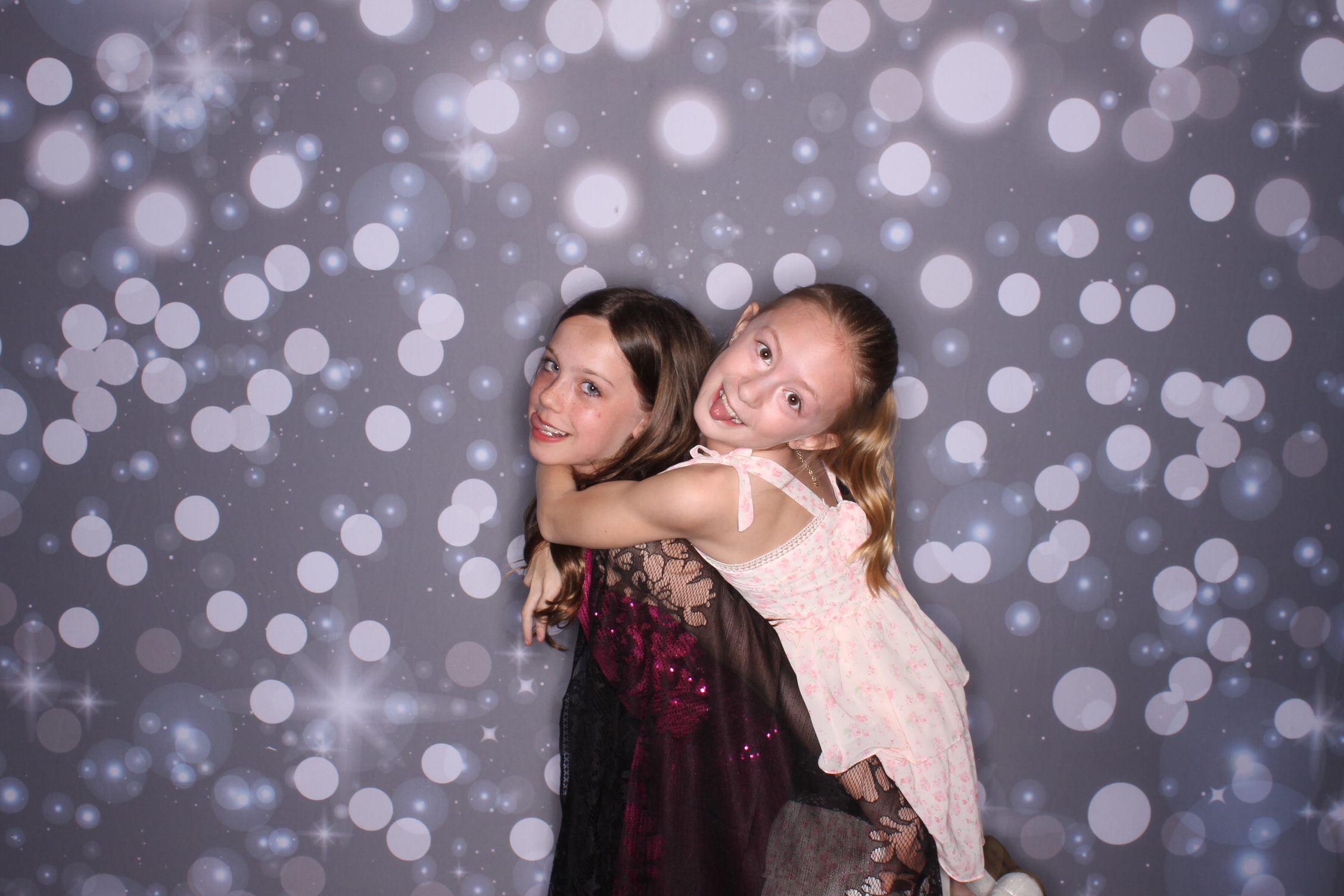 Father Daughter Cupcake Prom | View more photos from the event at gallery.photoboothcincy.com/u/PhotoBoothCincy/Father-Daughter-Cupcake-Prom-2