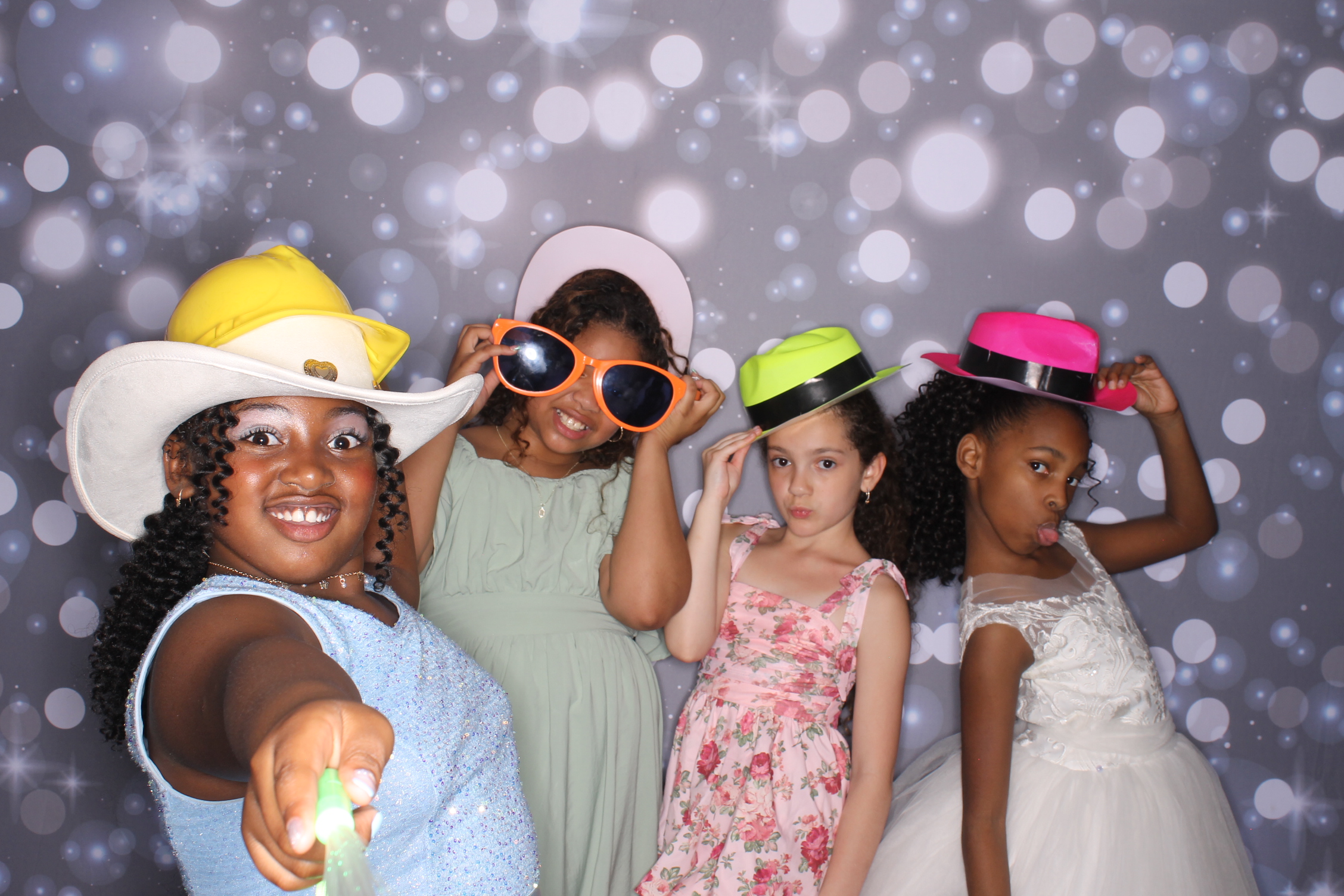 Father Daughter Cupcake Prom | View more photos from the event at gallery.photoboothcincy.com/u/PhotoBoothCincy/Father-Daughter-Cupcake-Prom-2