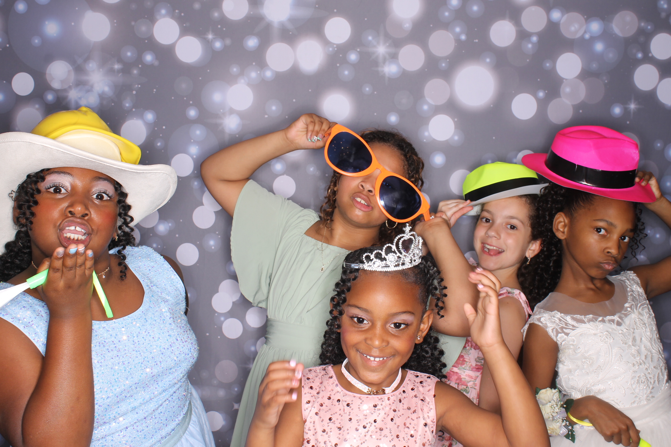 Father Daughter Cupcake Prom | View more photos from the event at gallery.photoboothcincy.com/u/PhotoBoothCincy/Father-Daughter-Cupcake-Prom-2