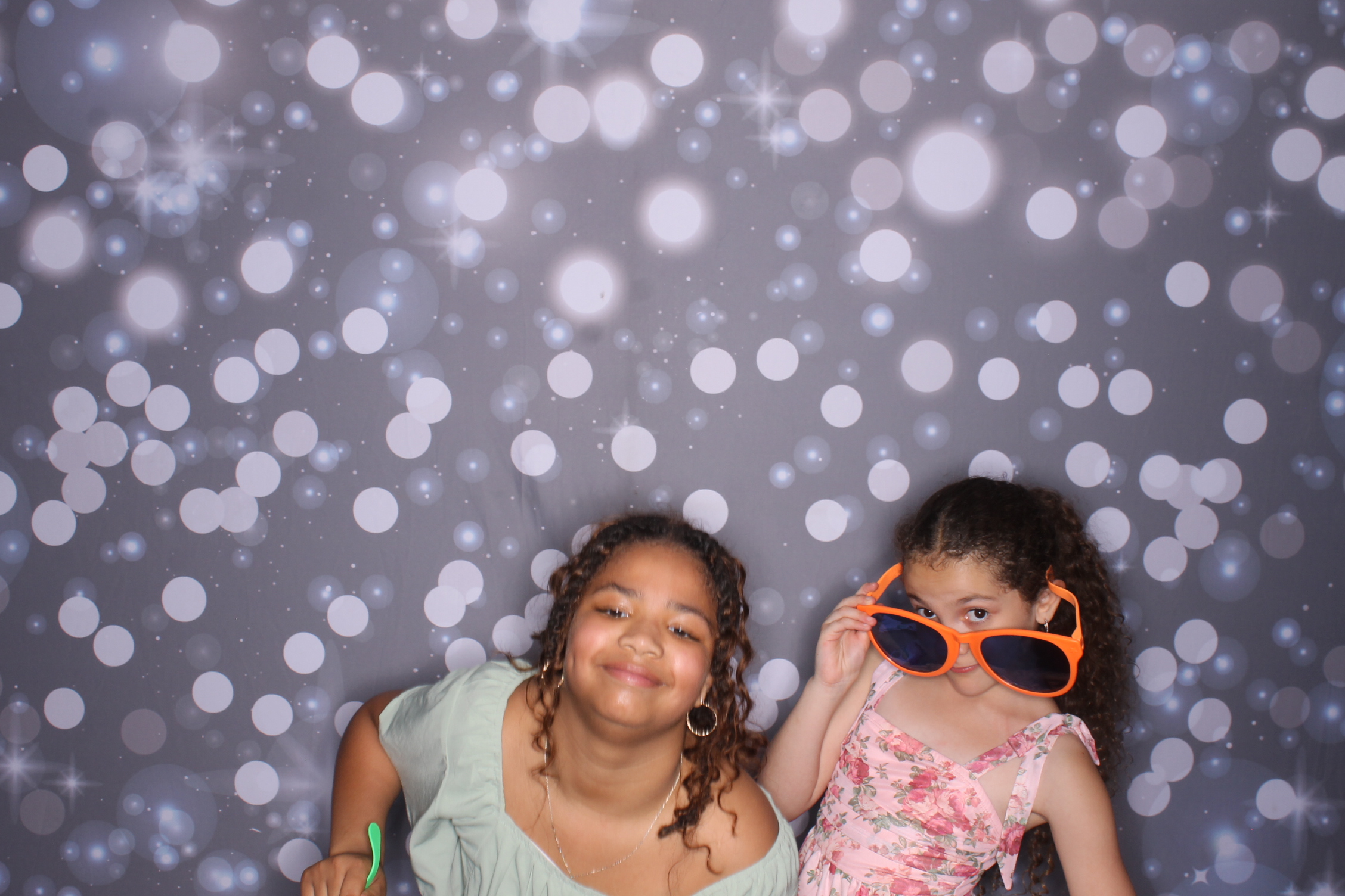 Father Daughter Cupcake Prom | View more photos from the event at gallery.photoboothcincy.com/u/PhotoBoothCincy/Father-Daughter-Cupcake-Prom-2