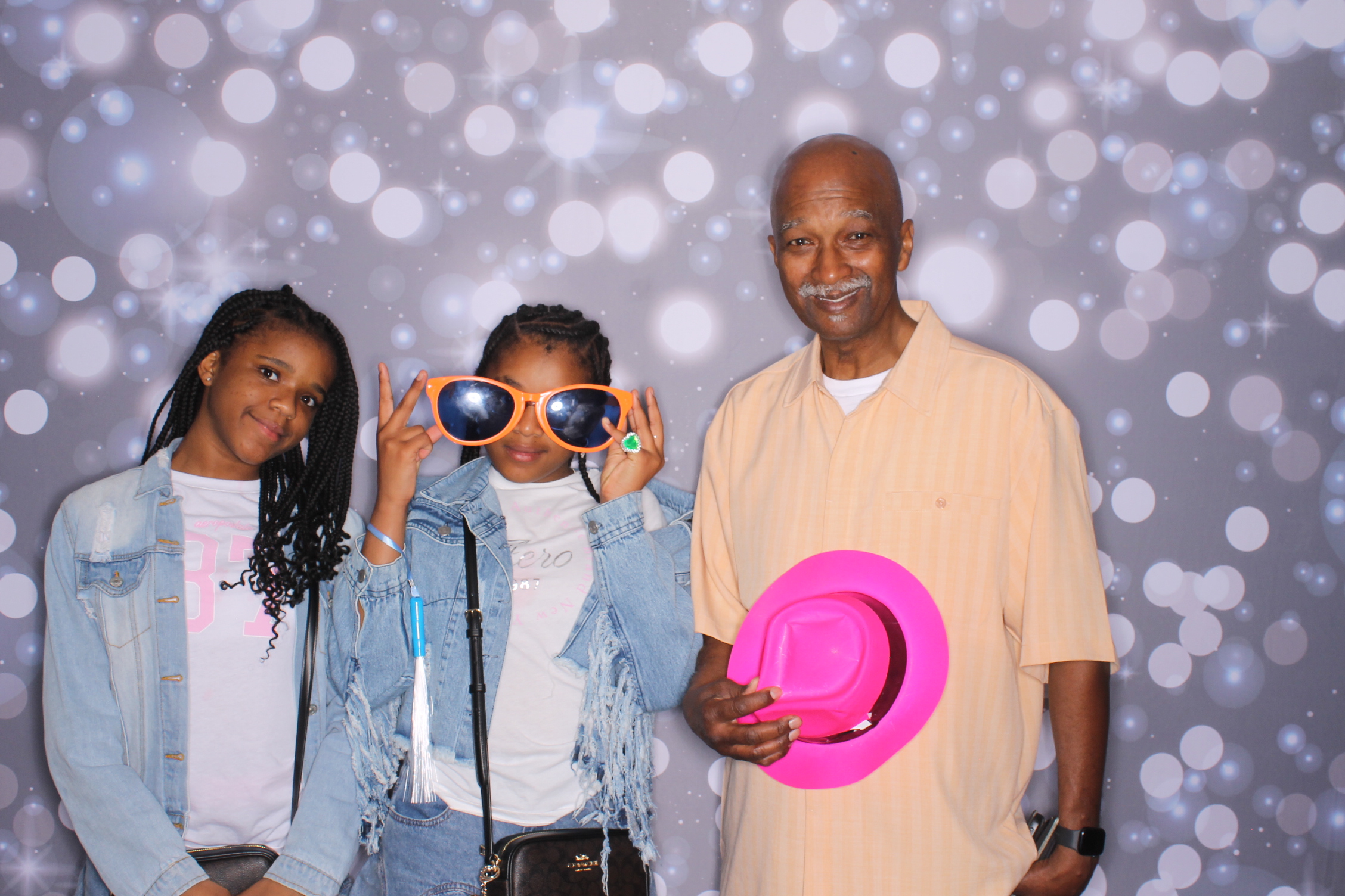 Father Daughter Cupcake Prom | View more photos from the event at gallery.photoboothcincy.com/u/PhotoBoothCincy/Father-Daughter-Cupcake-Prom-2
