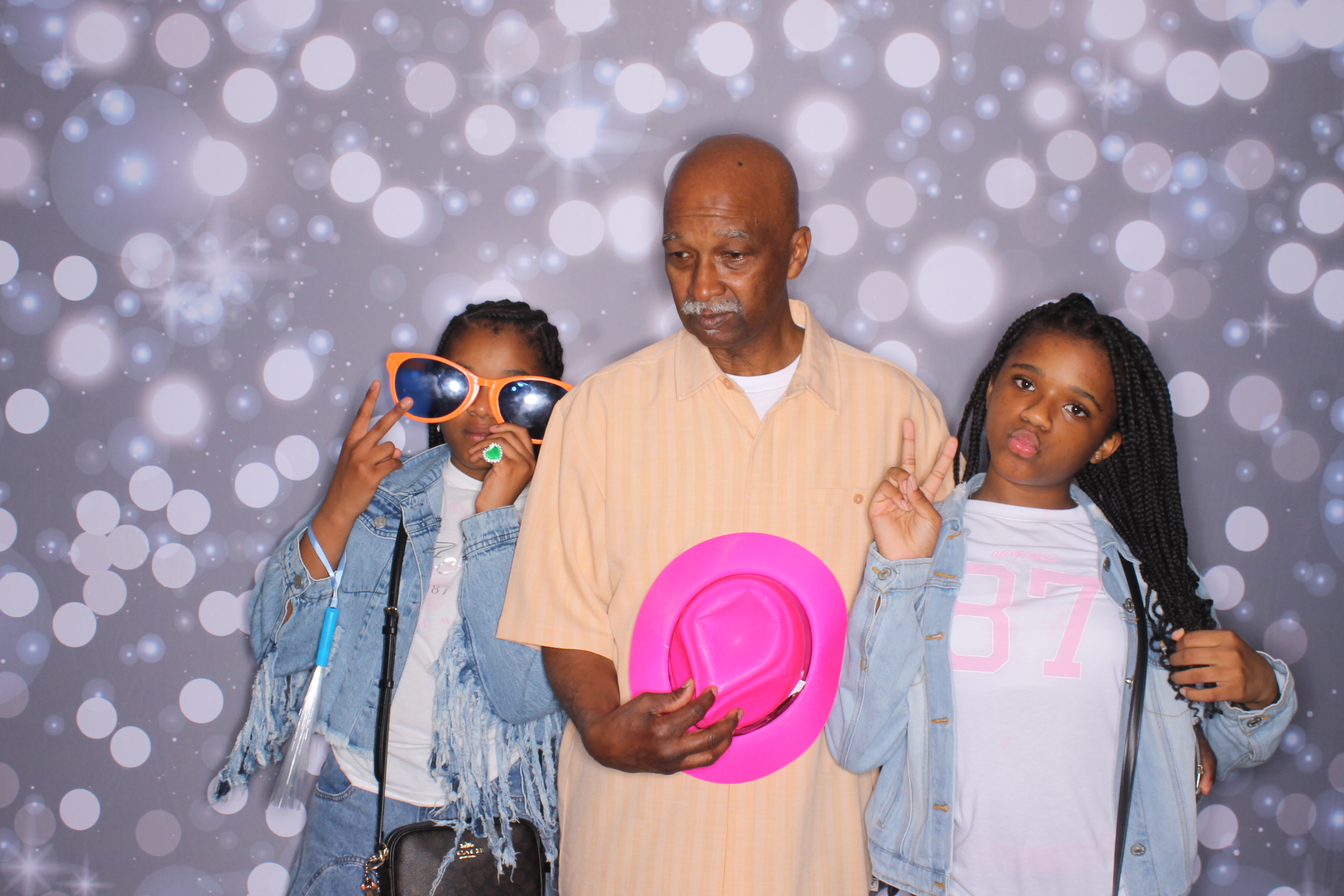 Father Daughter Cupcake Prom | View more photos from the event at gallery.photoboothcincy.com/u/PhotoBoothCincy/Father-Daughter-Cupcake-Prom-2