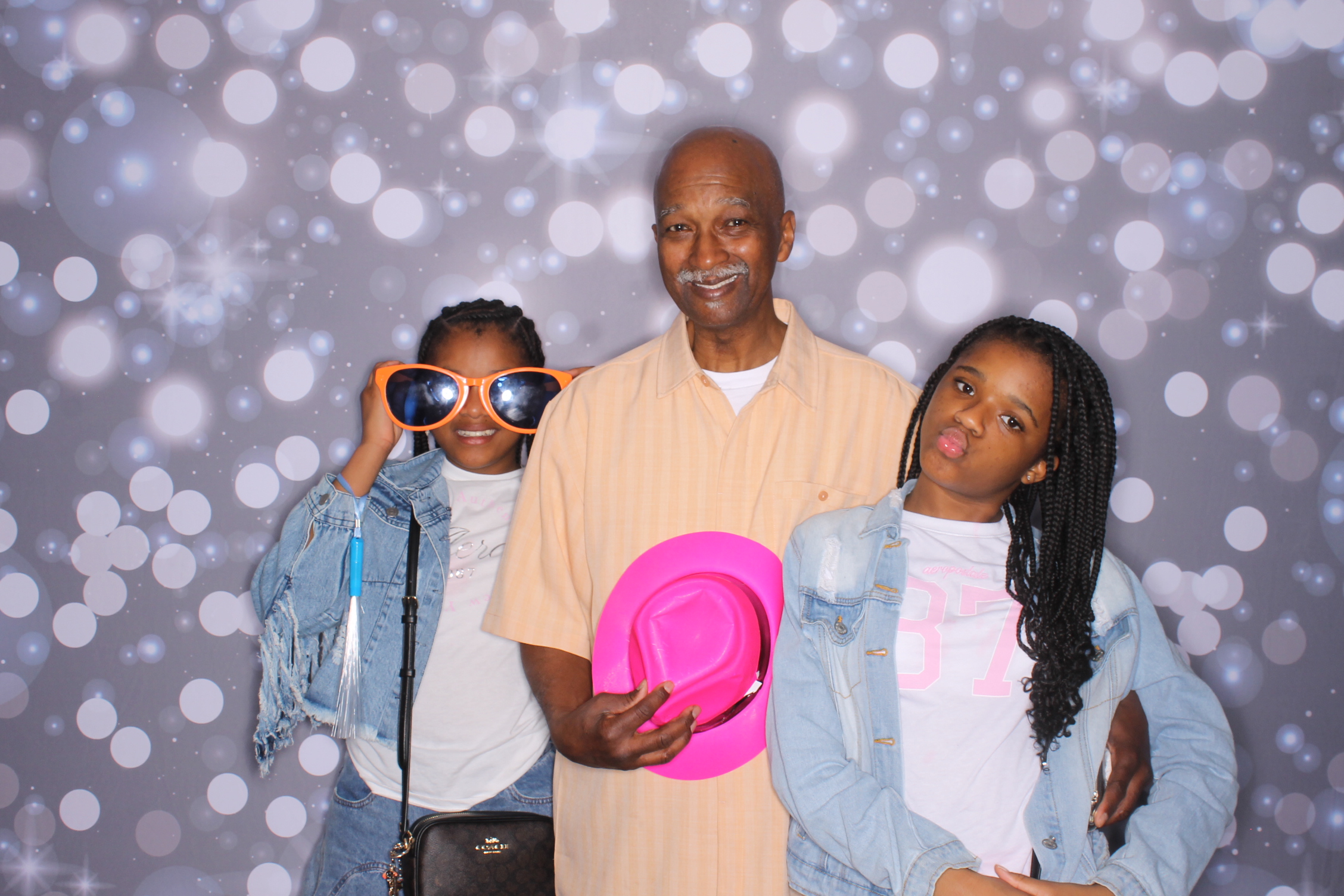 Father Daughter Cupcake Prom | View more photos from the event at gallery.photoboothcincy.com/u/PhotoBoothCincy/Father-Daughter-Cupcake-Prom-2