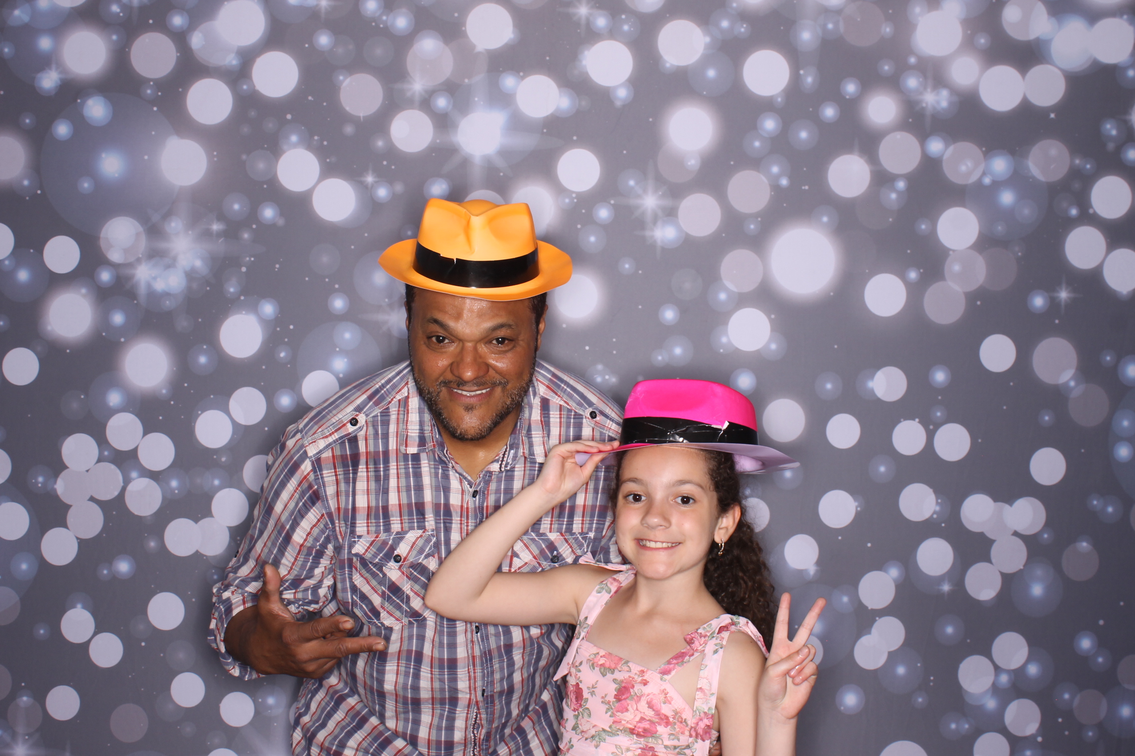 Father Daughter Cupcake Prom | View more photos from the event at gallery.photoboothcincy.com/u/PhotoBoothCincy/Father-Daughter-Cupcake-Prom-2