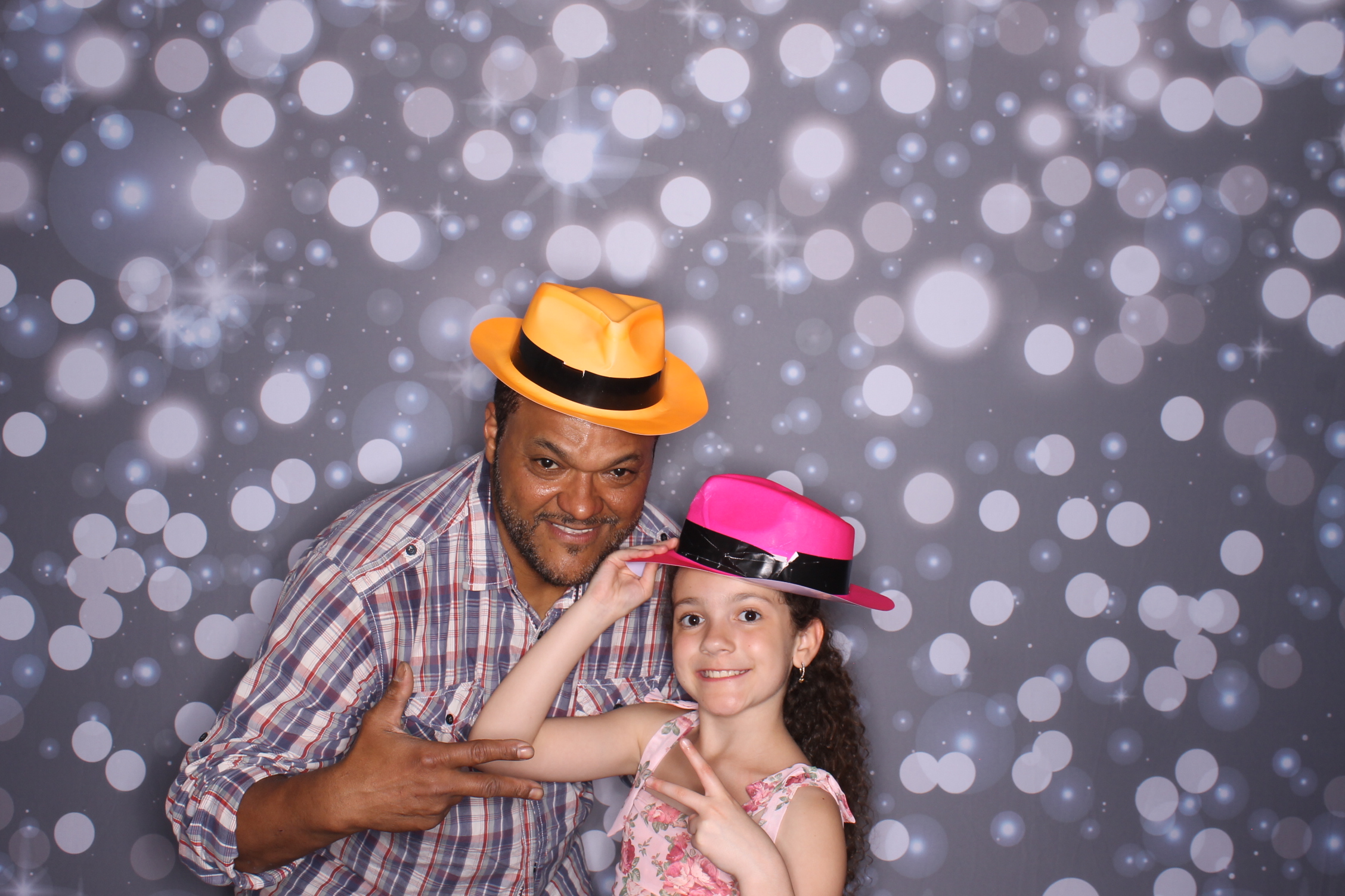 Father Daughter Cupcake Prom | View more photos from the event at gallery.photoboothcincy.com/u/PhotoBoothCincy/Father-Daughter-Cupcake-Prom-2
