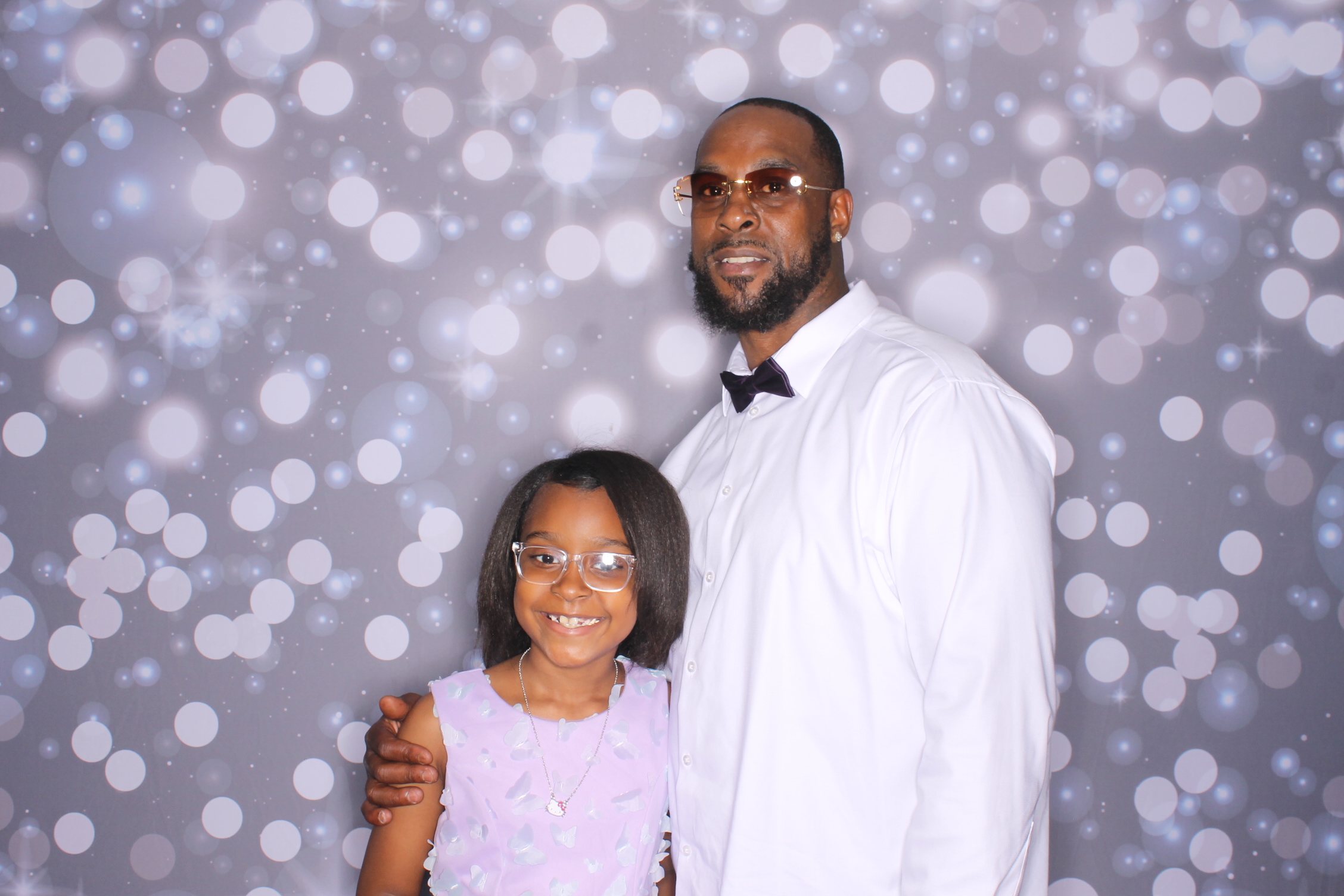 Father Daughter Cupcake Prom | View more photos from the event at gallery.photoboothcincy.com/u/PhotoBoothCincy/Father-Daughter-Cupcake-Prom-2