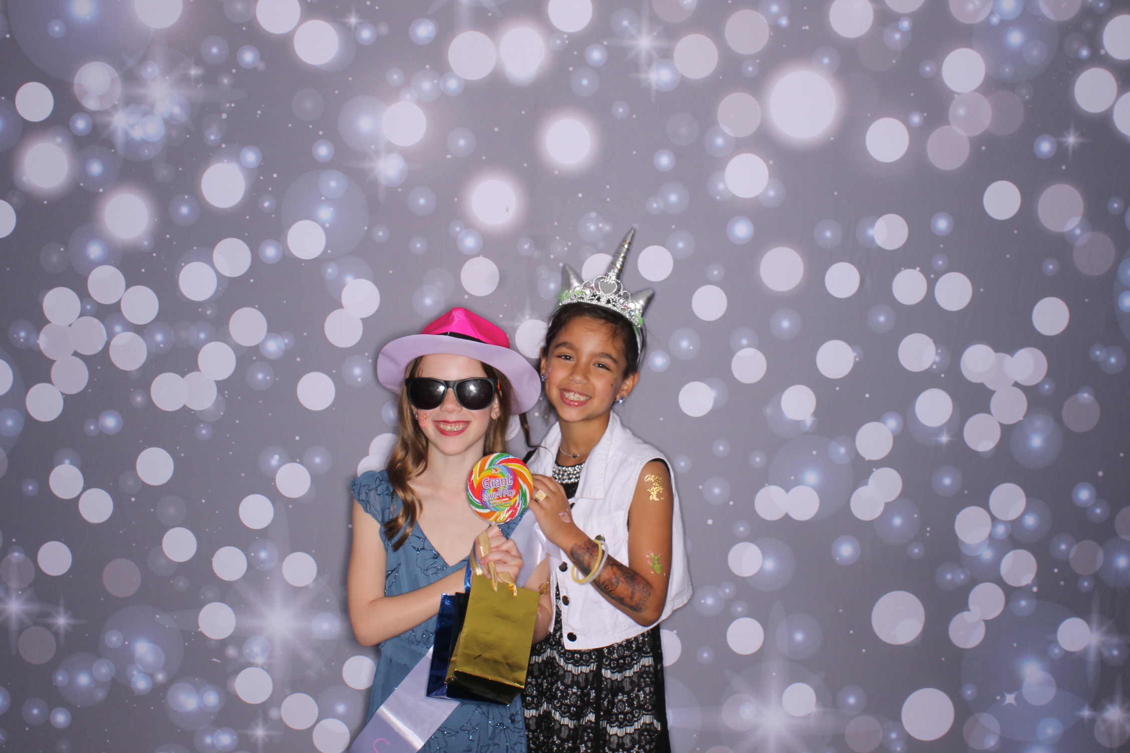 Father Daughter Cupcake Prom | View more photos from the event at gallery.photoboothcincy.com/u/PhotoBoothCincy/Father-Daughter-Cupcake-Prom-2