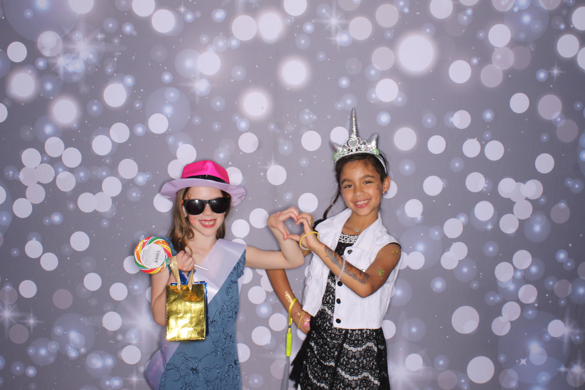 Father Daughter Cupcake Prom | View more photos from the event at gallery.photoboothcincy.com/u/PhotoBoothCincy/Father-Daughter-Cupcake-Prom-2