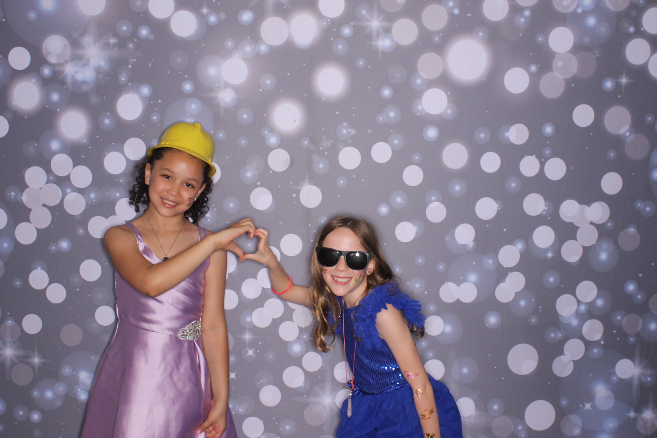 Father Daughter Cupcake Prom | View more photos from the event at gallery.photoboothcincy.com/u/PhotoBoothCincy/Father-Daughter-Cupcake-Prom-2