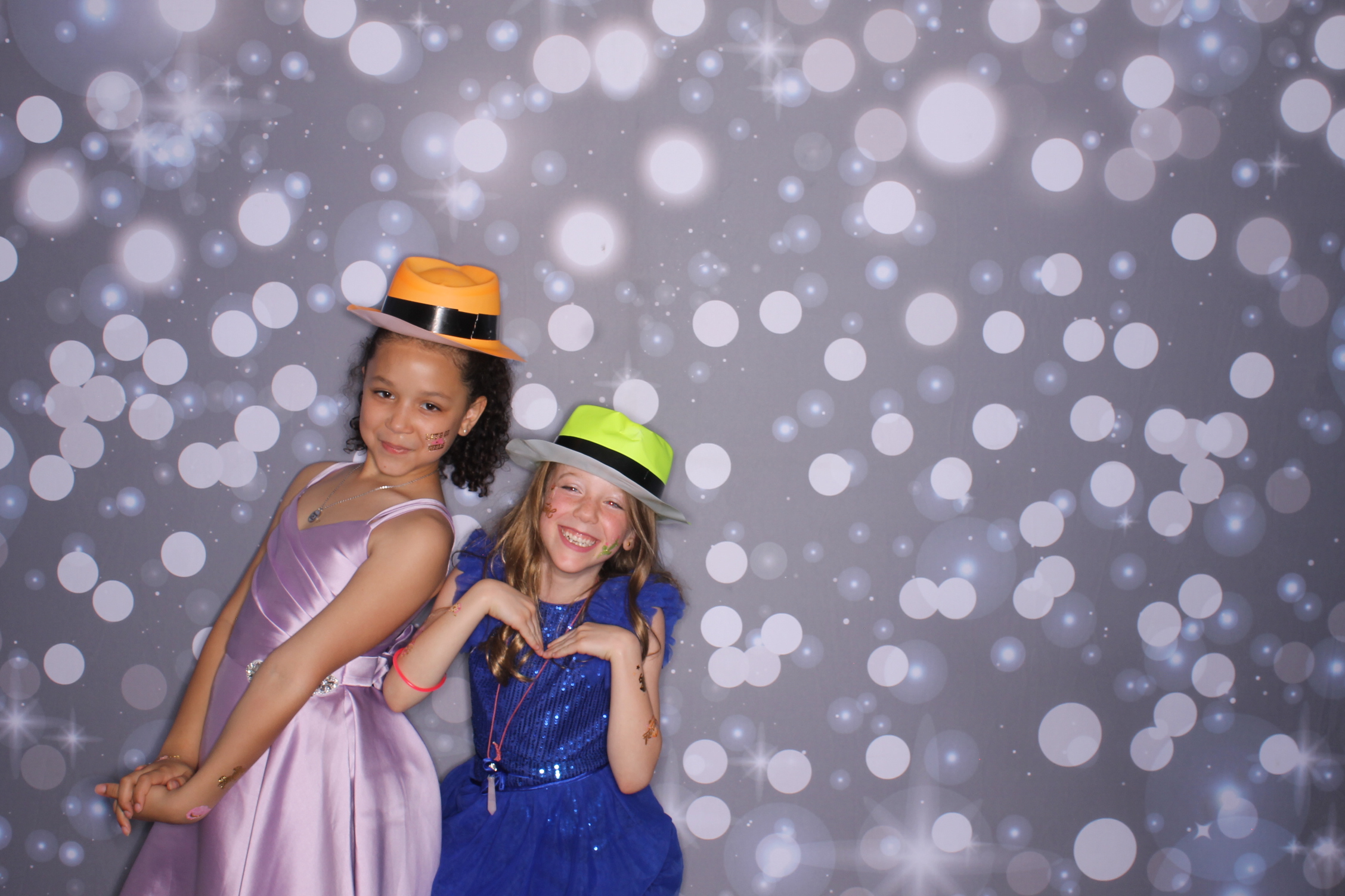 Father Daughter Cupcake Prom | View more photos from the event at gallery.photoboothcincy.com/u/PhotoBoothCincy/Father-Daughter-Cupcake-Prom-2