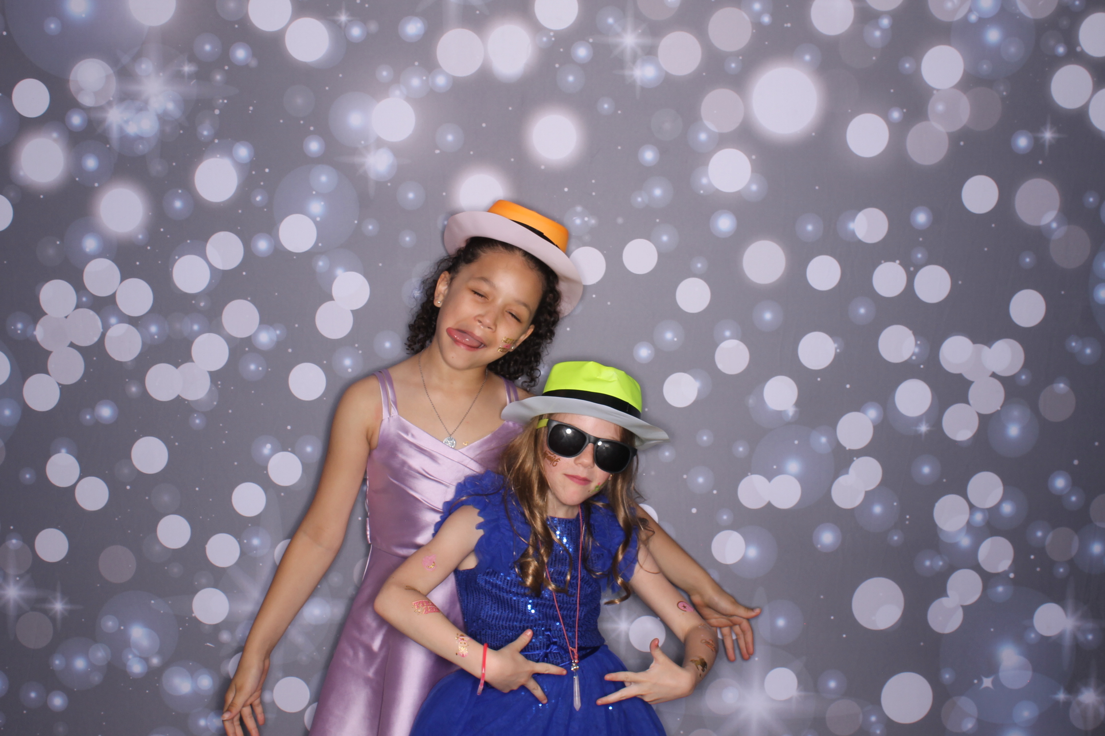 Father Daughter Cupcake Prom | View more photos from the event at gallery.photoboothcincy.com/u/PhotoBoothCincy/Father-Daughter-Cupcake-Prom-2