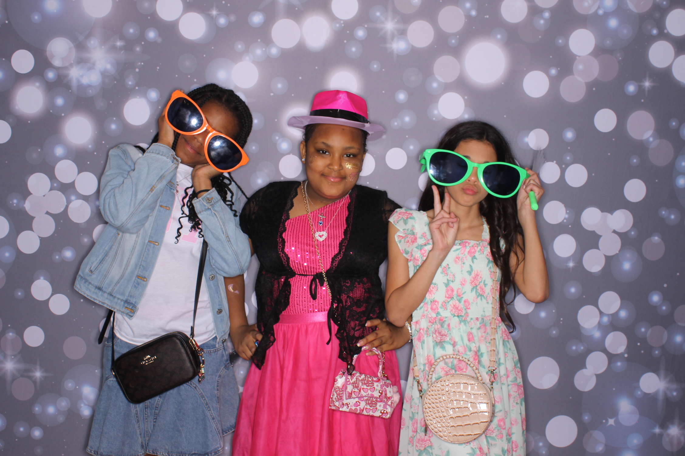 Father Daughter Cupcake Prom | View more photos from the event at gallery.photoboothcincy.com/u/PhotoBoothCincy/Father-Daughter-Cupcake-Prom-2