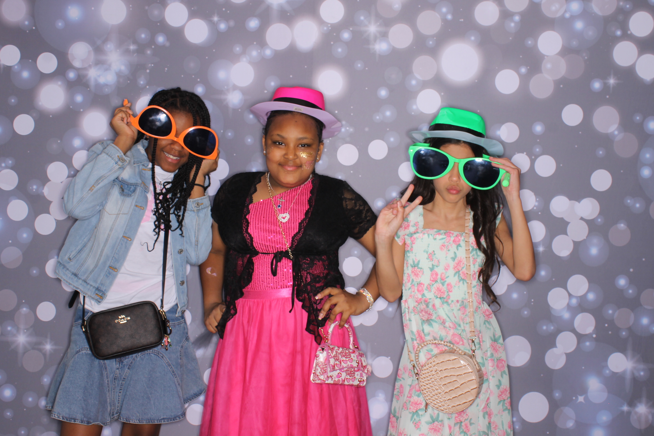 Father Daughter Cupcake Prom | View more photos from the event at gallery.photoboothcincy.com/u/PhotoBoothCincy/Father-Daughter-Cupcake-Prom-2