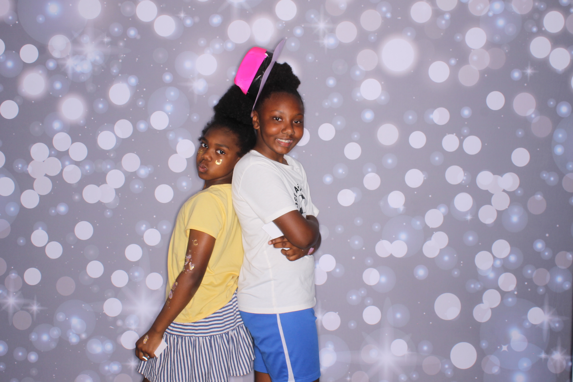 Father Daughter Cupcake Prom | View more photos from the event at gallery.photoboothcincy.com/u/PhotoBoothCincy/Father-Daughter-Cupcake-Prom-2