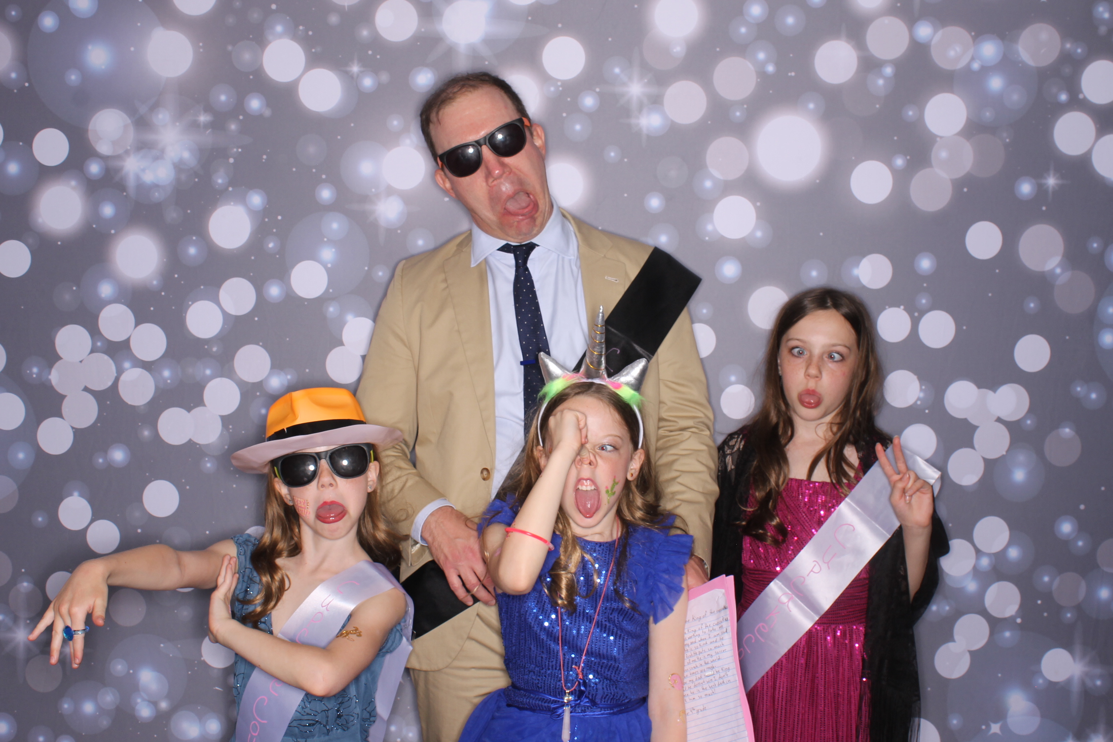 Father Daughter Cupcake Prom | View more photos from the event at gallery.photoboothcincy.com/u/PhotoBoothCincy/Father-Daughter-Cupcake-Prom-2