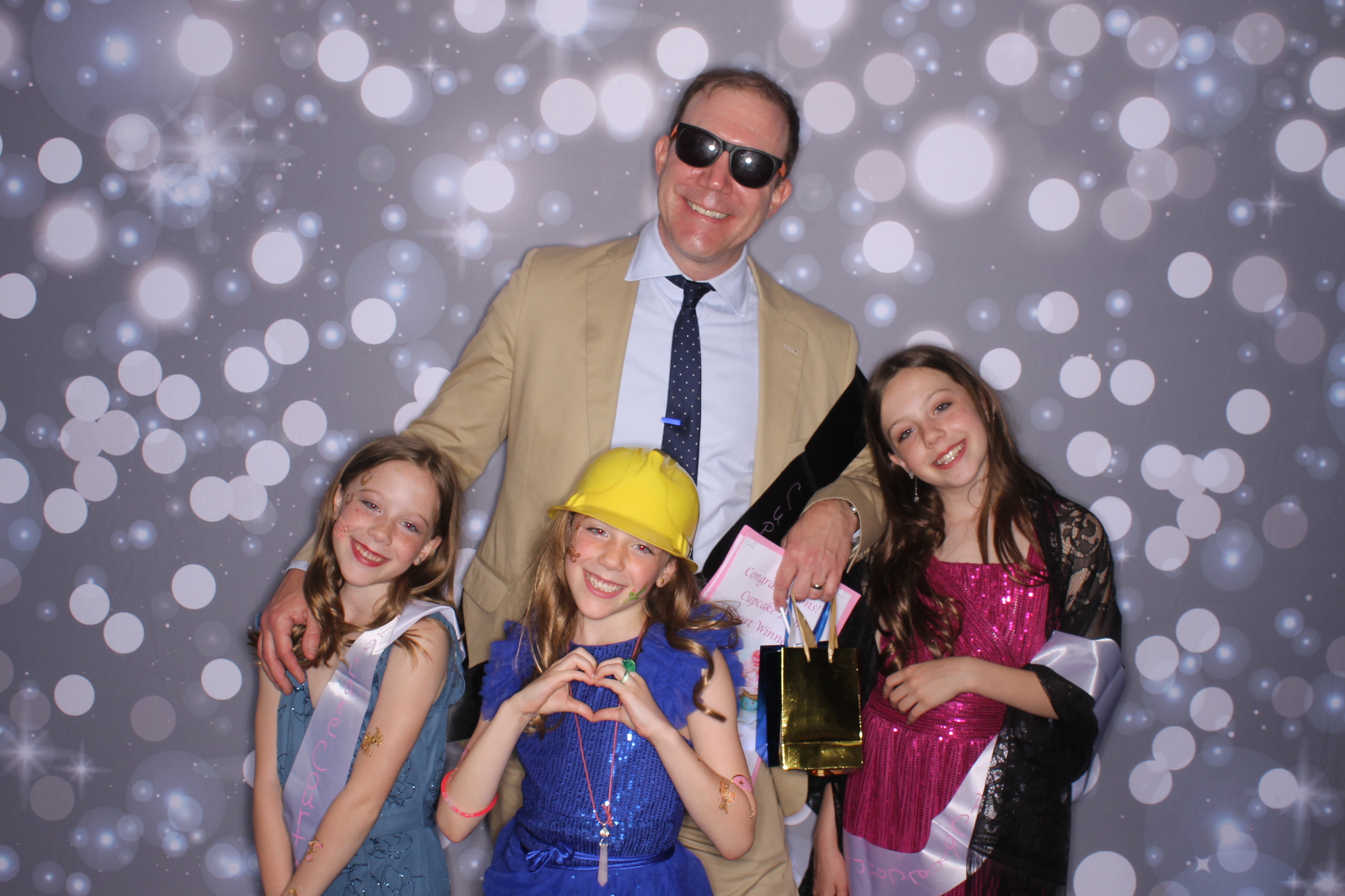 Father Daughter Cupcake Prom | View more photos from the event at gallery.photoboothcincy.com/u/PhotoBoothCincy/Father-Daughter-Cupcake-Prom-2