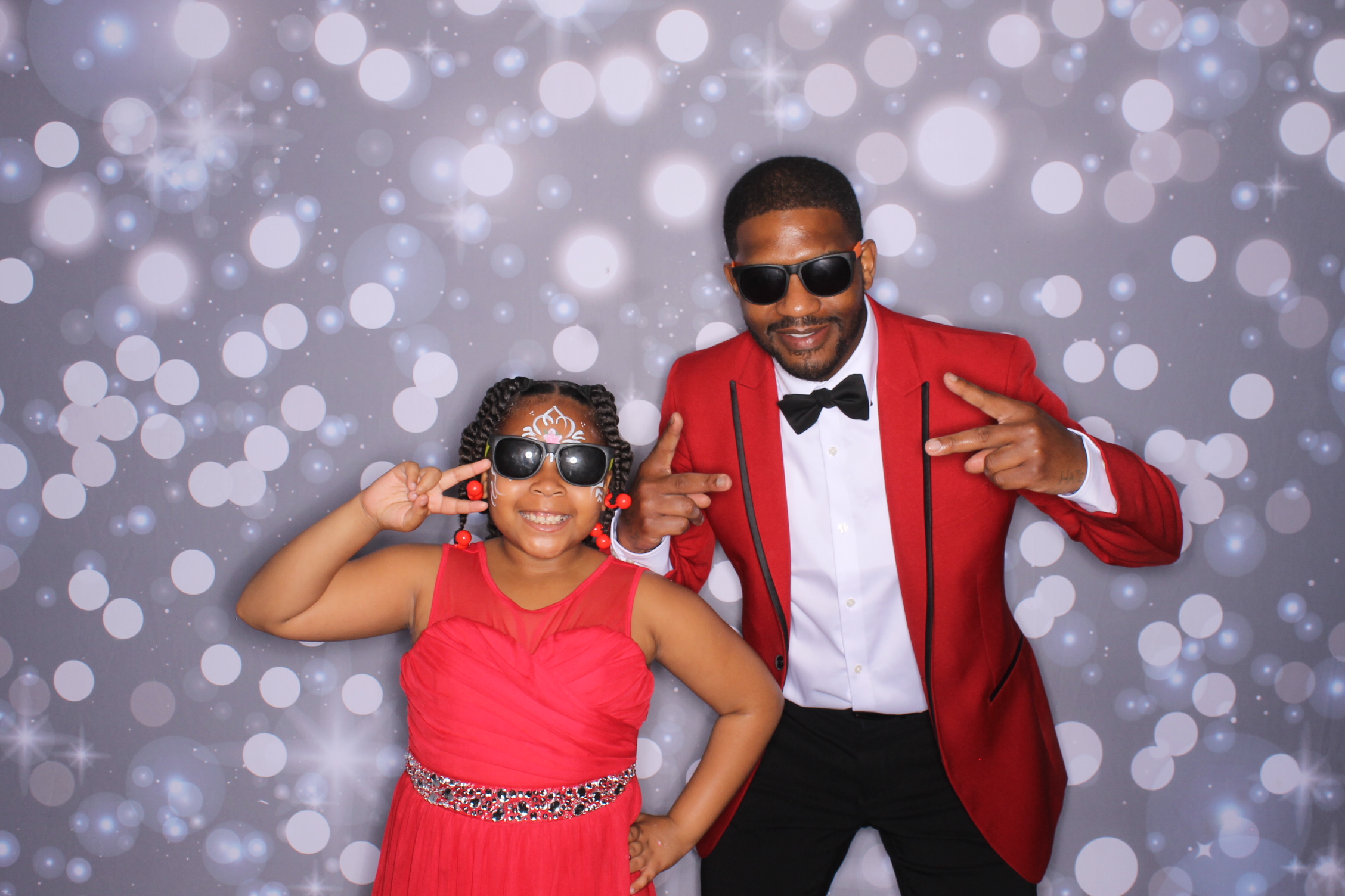 Father Daughter Cupcake Prom | View more photos from the event at gallery.photoboothcincy.com/u/PhotoBoothCincy/Father-Daughter-Cupcake-Prom-2