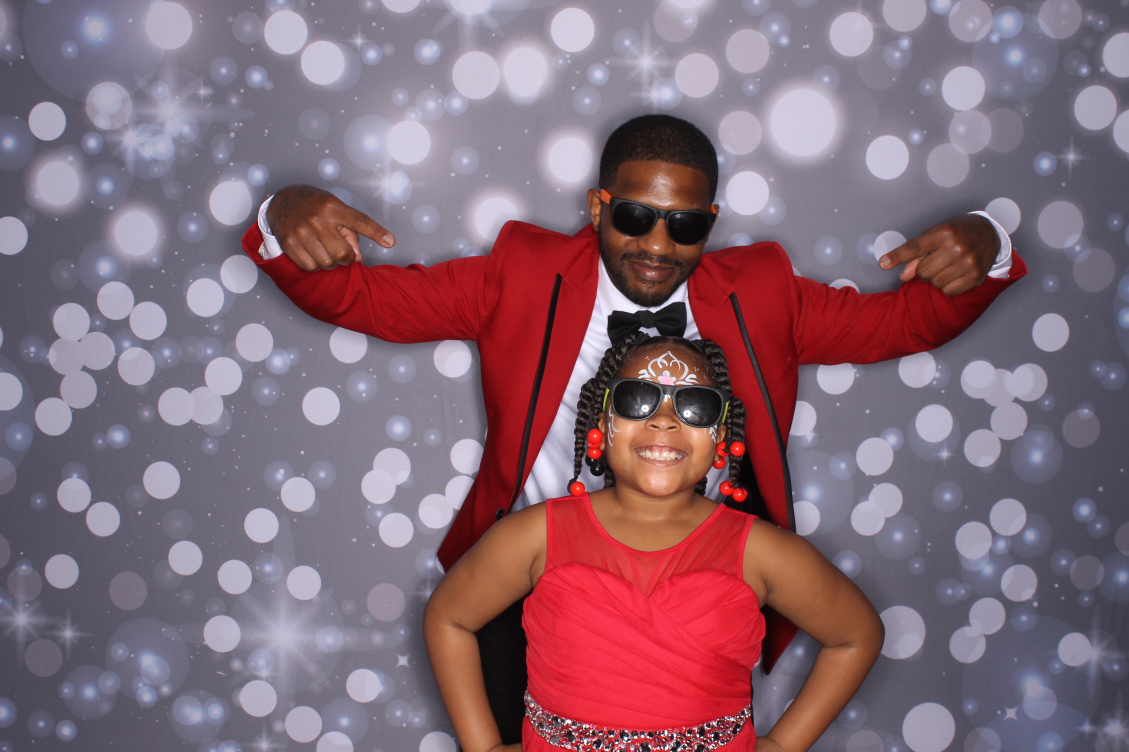 Father Daughter Cupcake Prom | View more photos from the event at gallery.photoboothcincy.com/u/PhotoBoothCincy/Father-Daughter-Cupcake-Prom-2